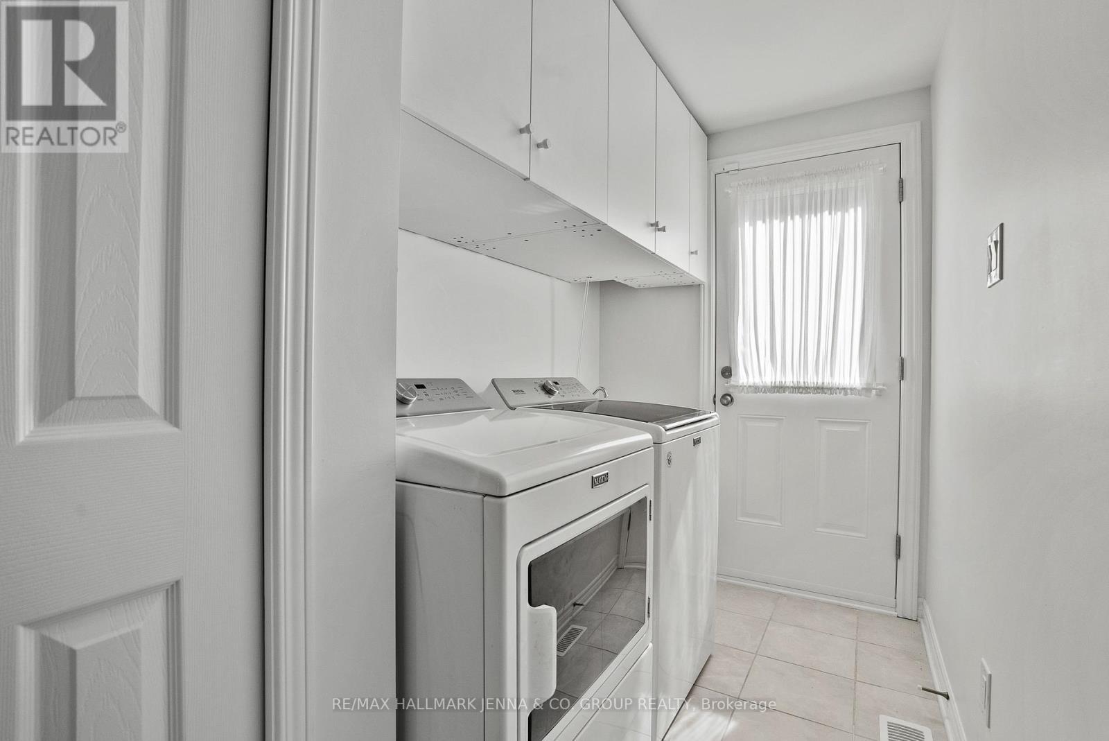 43 Elke Drive, Ottawa, ON - Indoor Photo Showing Laundry Room
