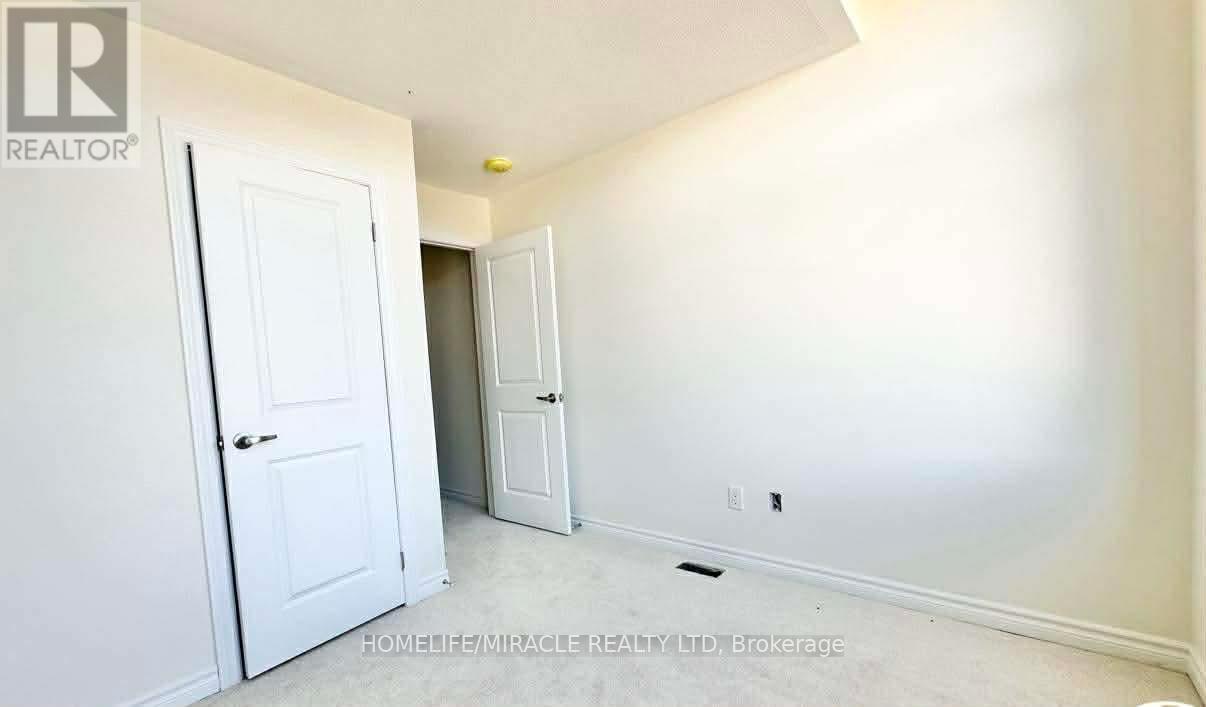 432 Okanagan Path, Oshawa, ON - Indoor Photo Showing Other Room