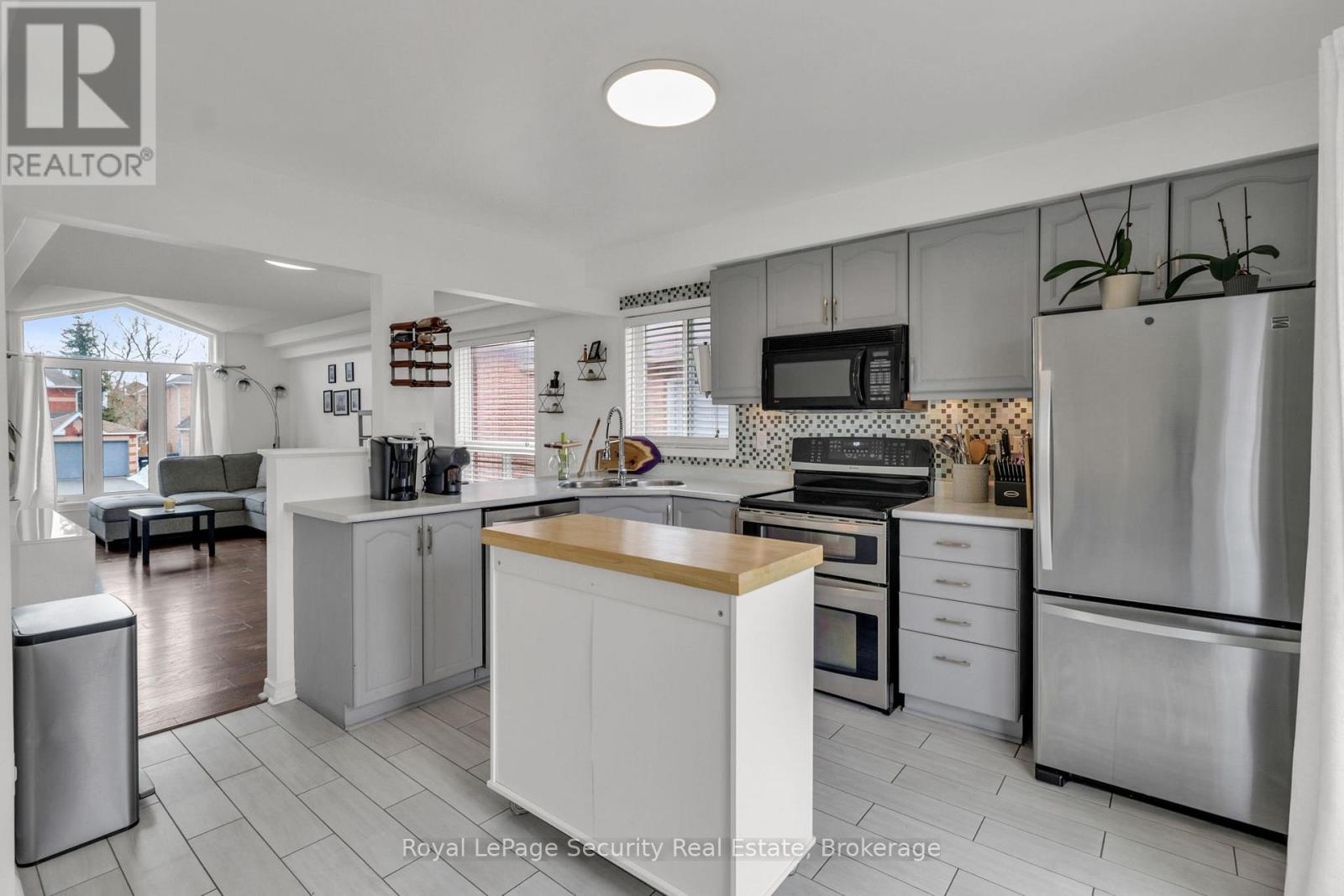 1280 Forest Street, Innisfil, ON - Indoor Photo Showing Kitchen