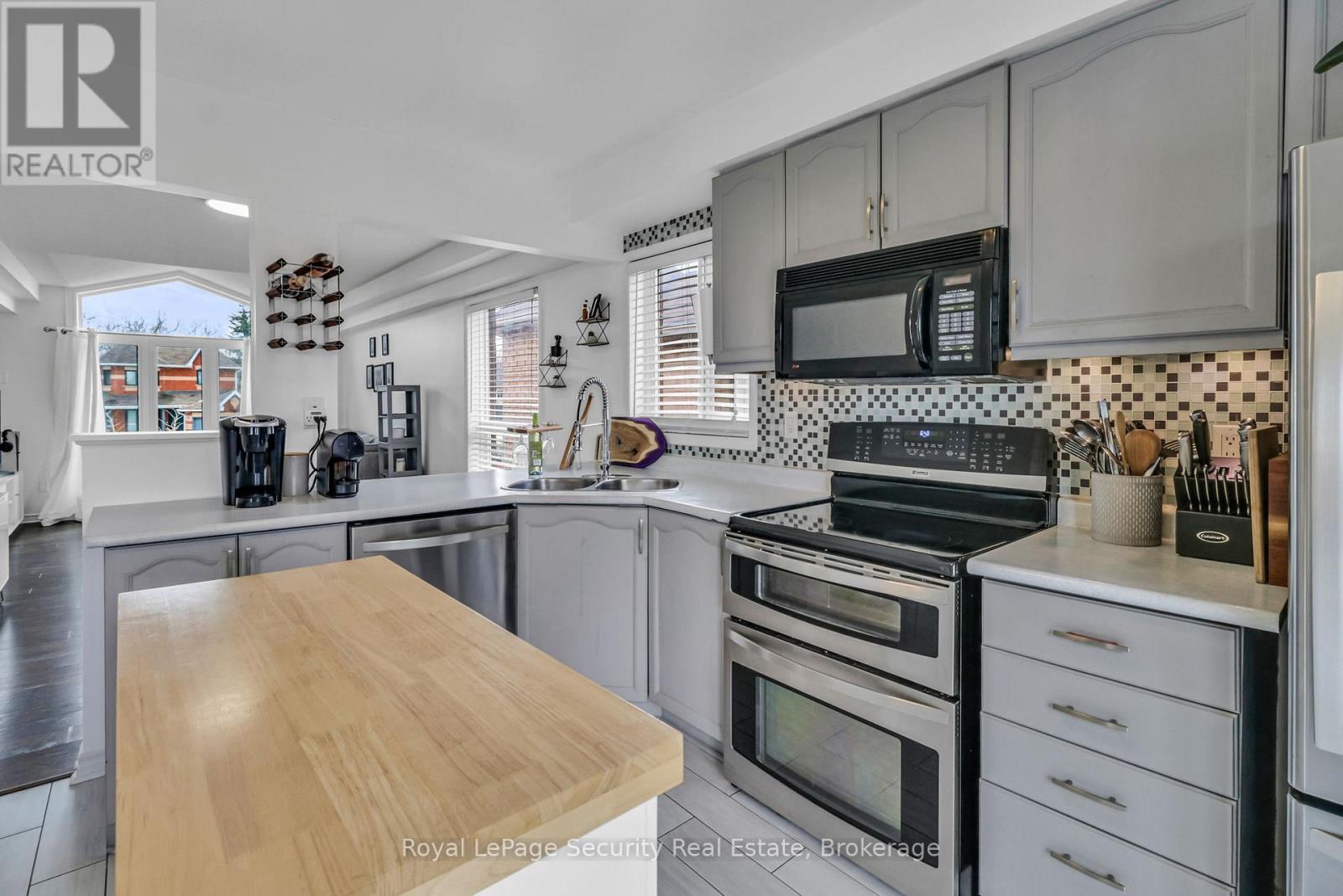 1280 Forest Street, Innisfil, ON - Indoor Photo Showing Kitchen