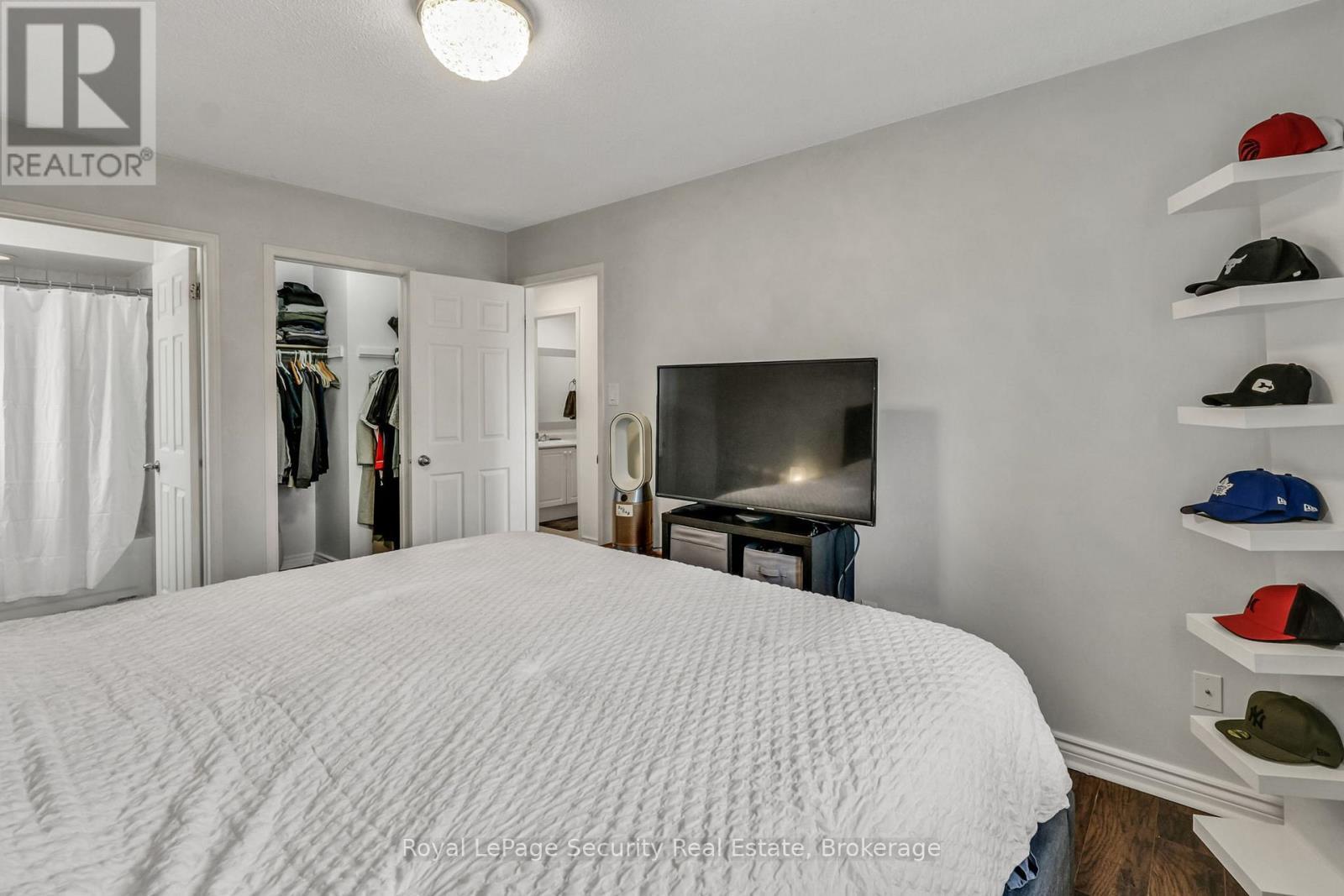 1280 Forest Street, Innisfil, ON - Indoor Photo Showing Bedroom