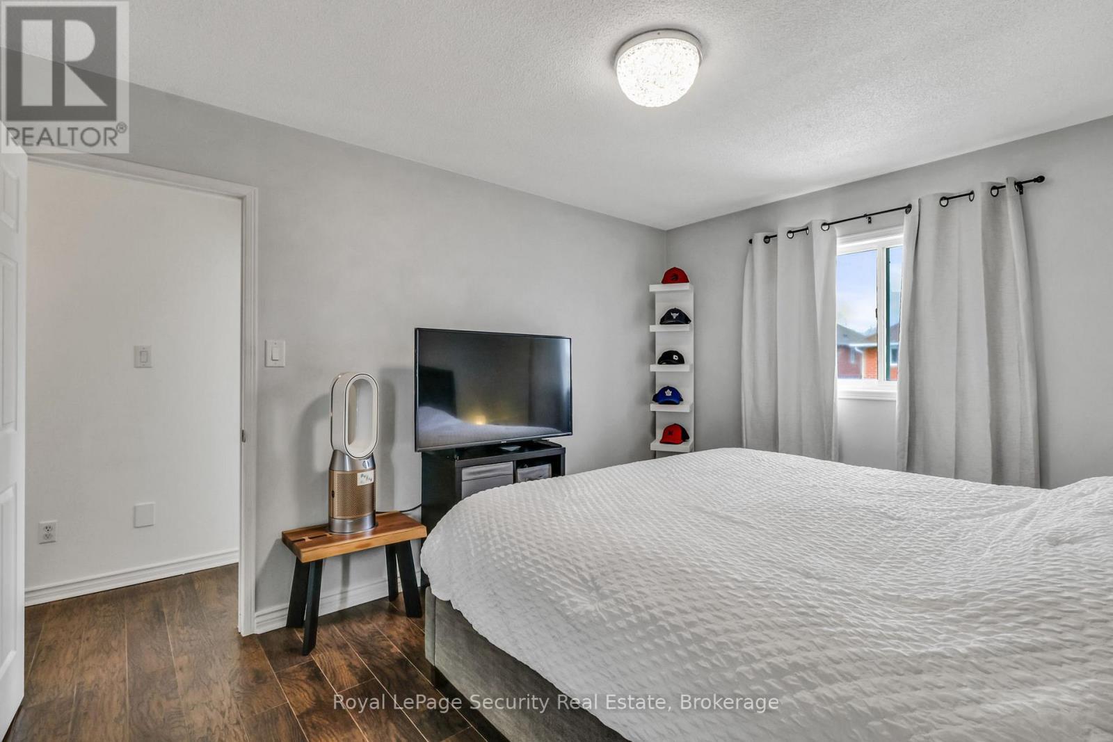 1280 Forest Street, Innisfil, ON - Indoor Photo Showing Bedroom