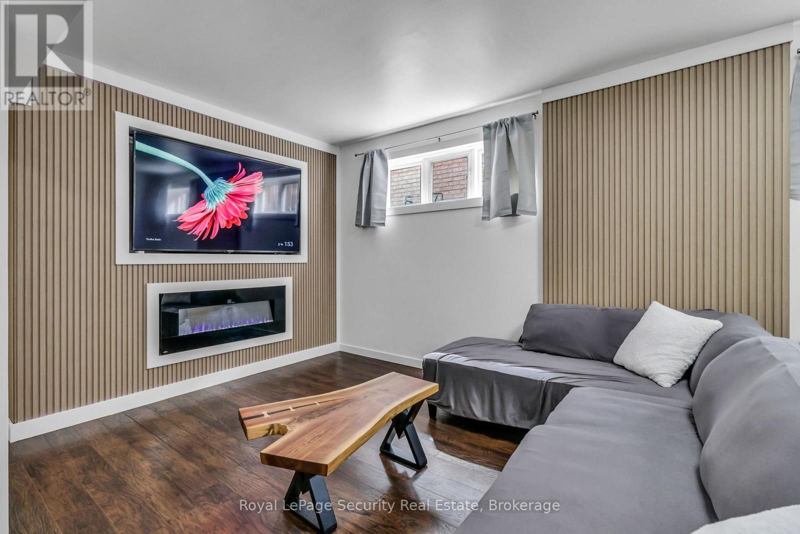 1280 Forest Street, Innisfil, ON - Indoor Photo Showing Living Room With Fireplace