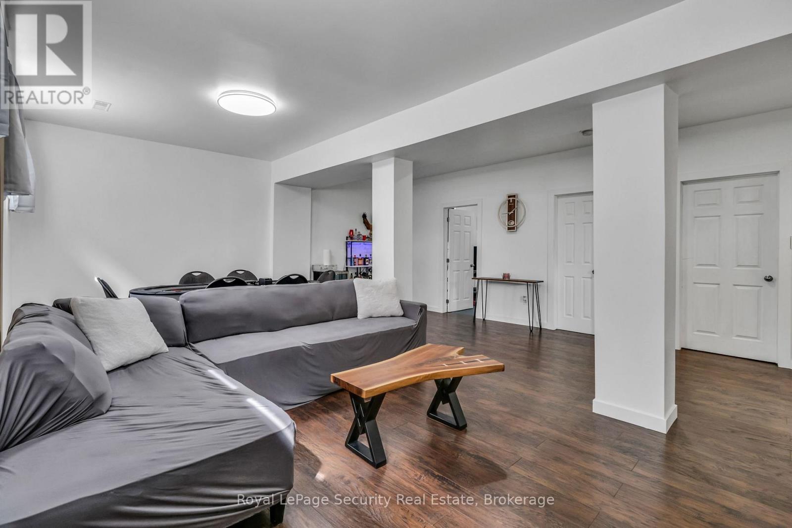 1280 Forest Street, Innisfil, ON - Indoor Photo Showing Living Room