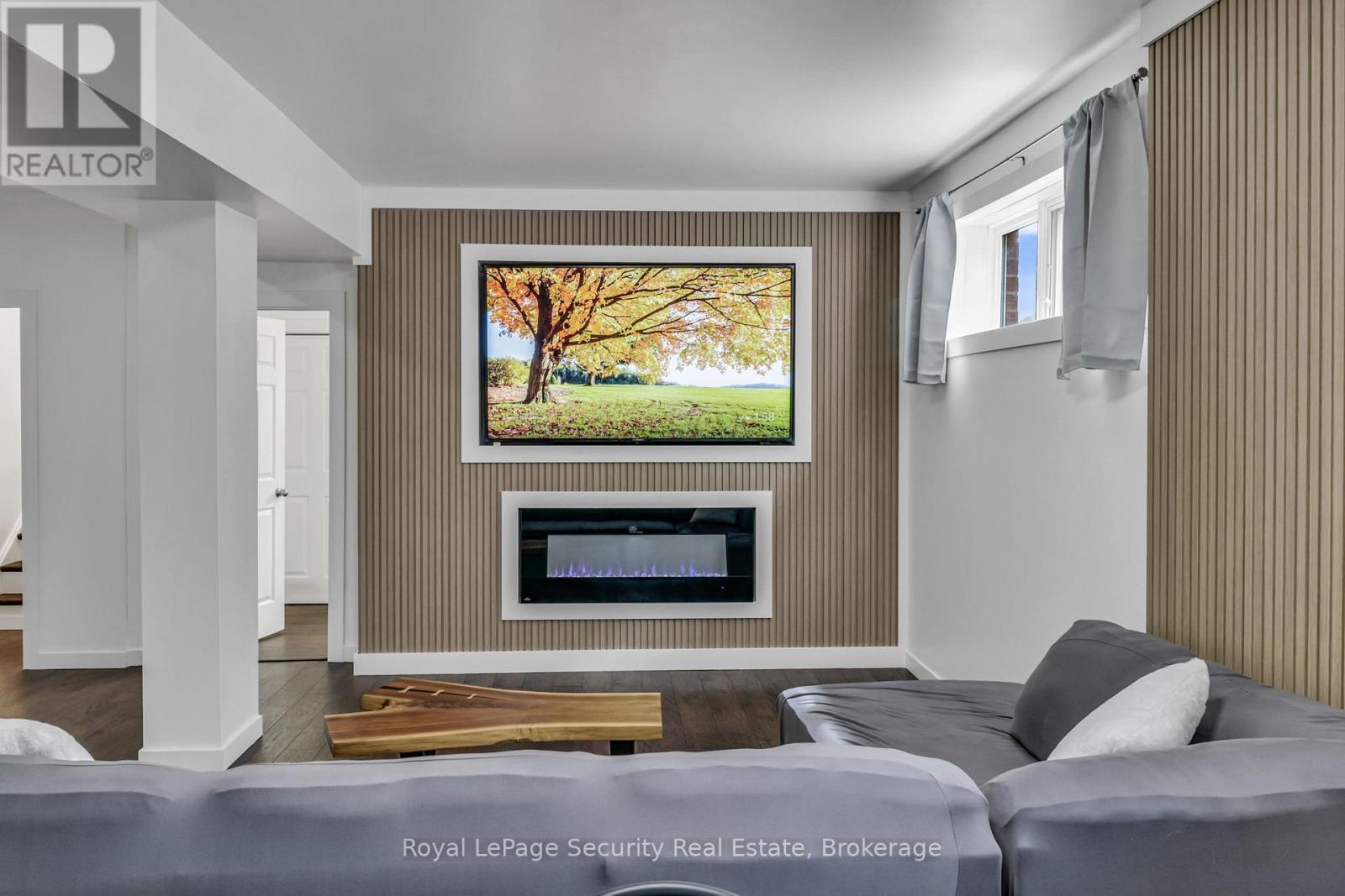 1280 Forest Street, Innisfil, ON - Indoor Photo Showing Living Room With Fireplace