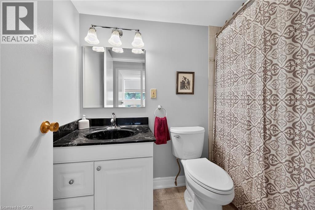700 Dynes Road Unit# 101, Burlington, ON - Indoor Photo Showing Bathroom