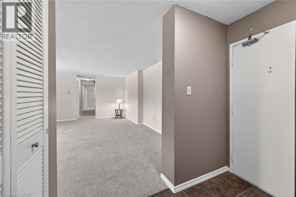 700 Dynes Road Unit# 101, Burlington, ON - Indoor Photo Showing Other Room