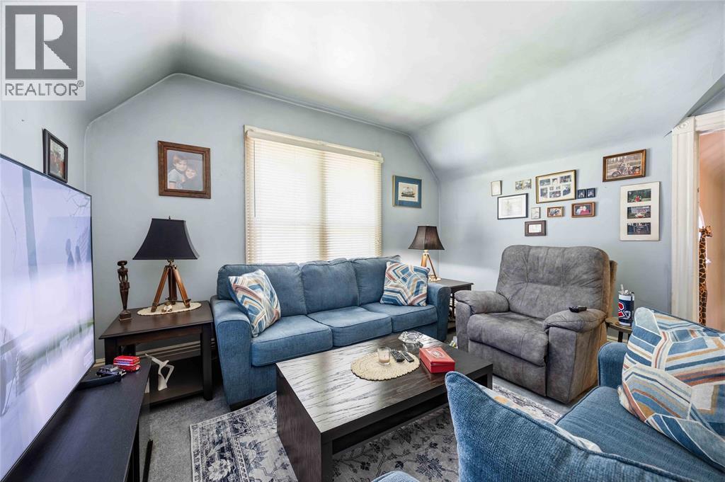 394 Palmerston Street South, Sarnia, ON - Indoor Photo Showing Living Room
