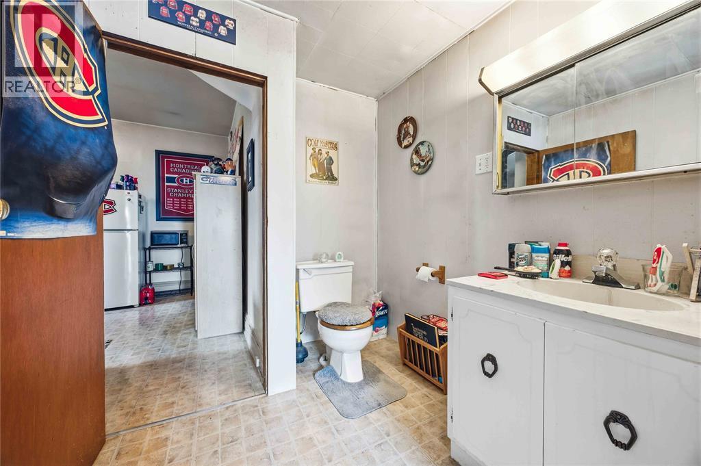 394 Palmerston Street South, Sarnia, ON - Indoor