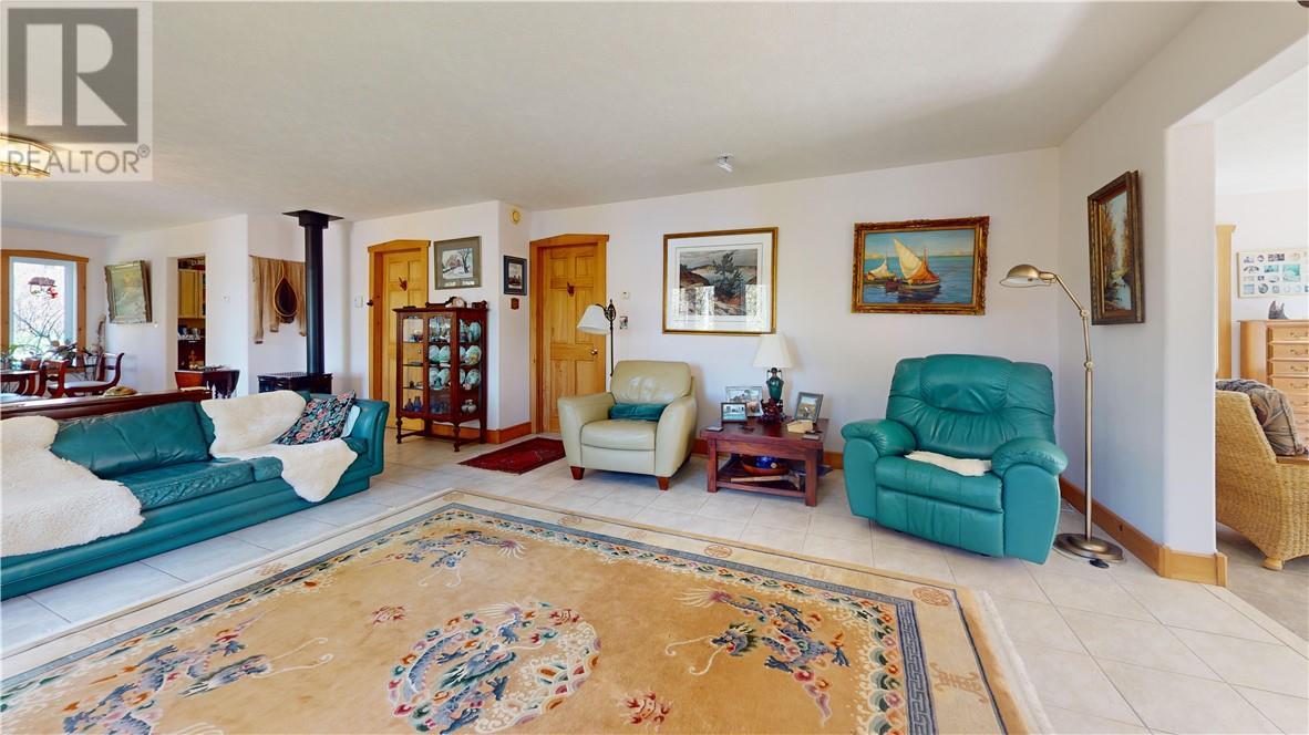 80 Steven Street, Gore Bay, ON - Indoor Photo Showing Living Room