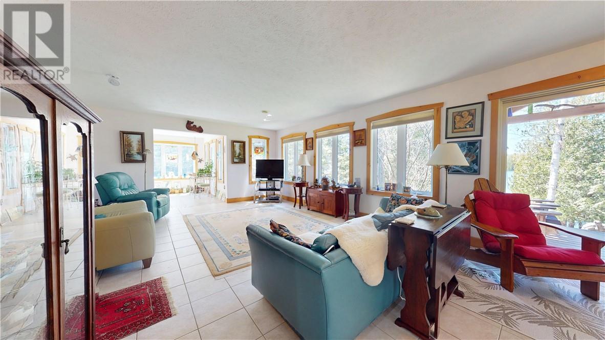 80 Steven Street, Gore Bay, ON - Indoor Photo Showing Living Room