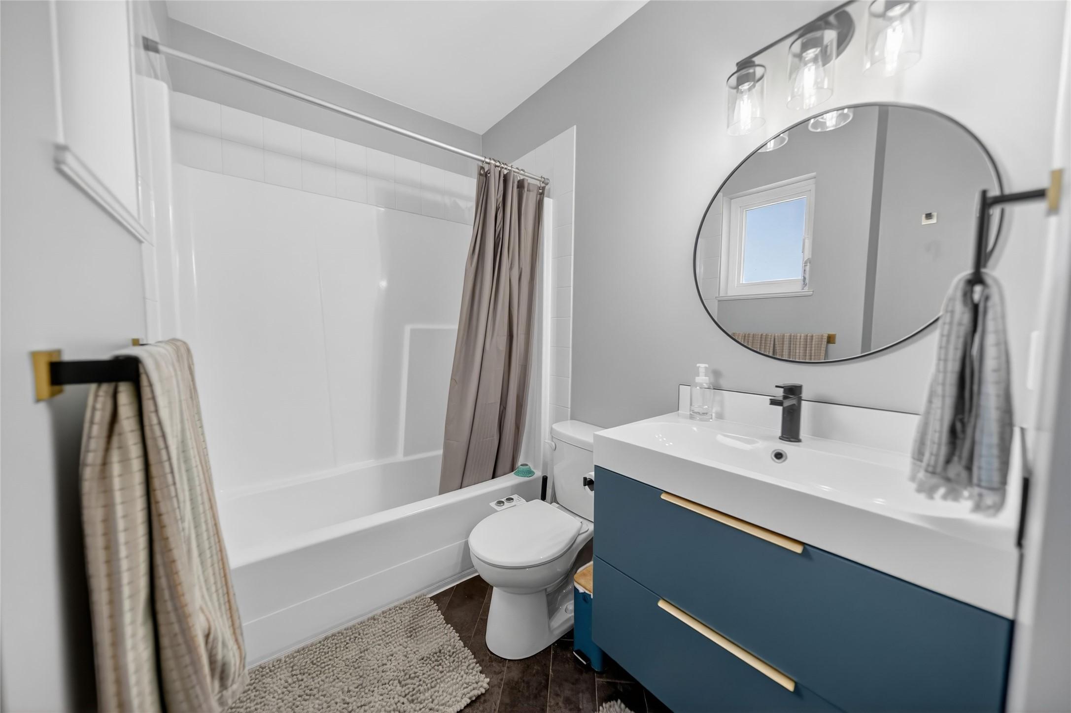 208-1004 23Rd Avenue, Cranbrook, BC - Indoor Photo Showing Bathroom