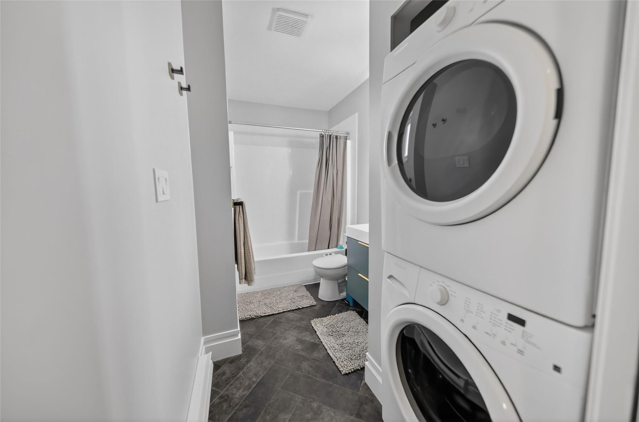 208-1004 23Rd Avenue, Cranbrook, BC - Indoor Photo Showing Laundry Room