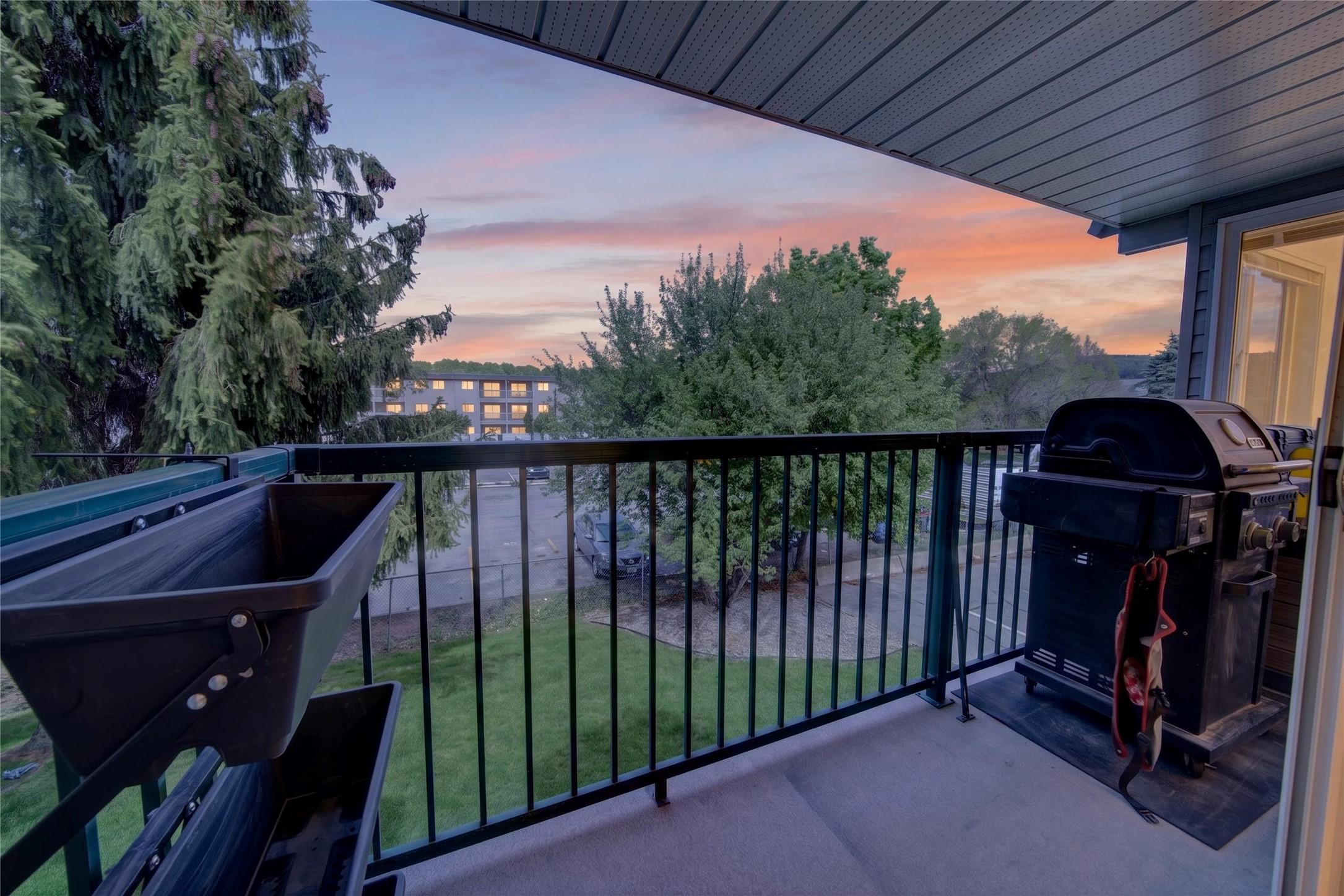 208-1004 23Rd Avenue, Cranbrook, BC - Outdoor With Exterior