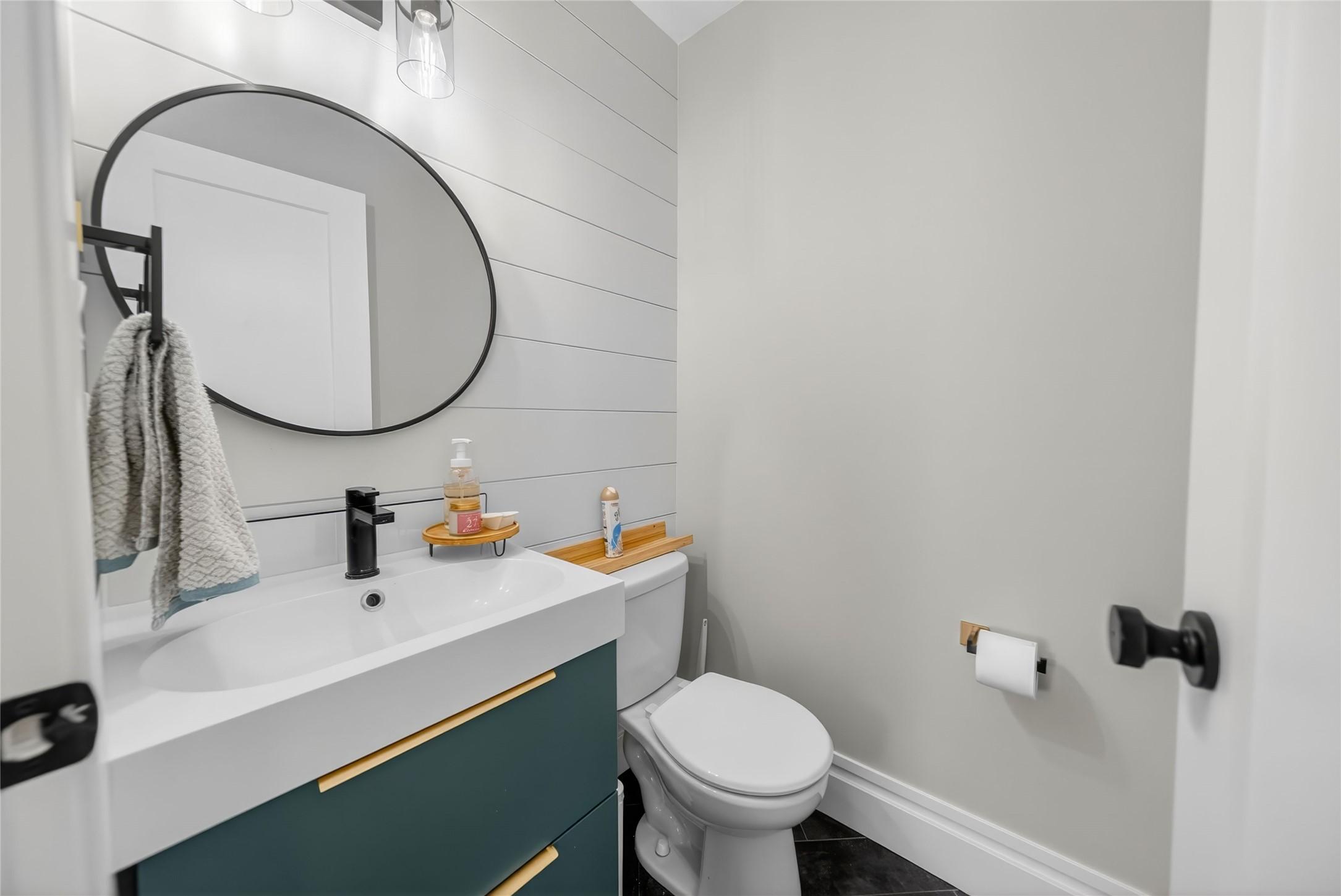 208-1004 23Rd Avenue, Cranbrook, BC - Indoor Photo Showing Bathroom