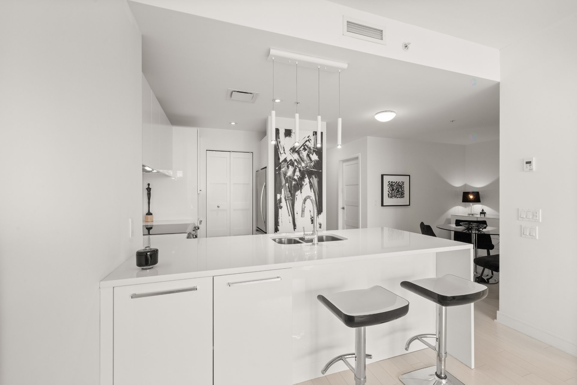 Cuisine - 202-299 Rue De La Rotonde, Montréal (Verdun/Île-Des-Soeurs), QC - Indoor Photo Showing Kitchen With Double Sink