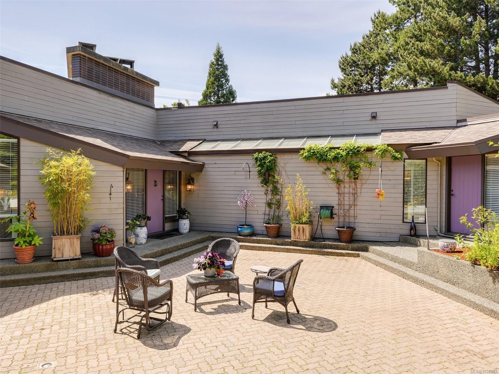 596 Towner Rd, North Saanich, BC