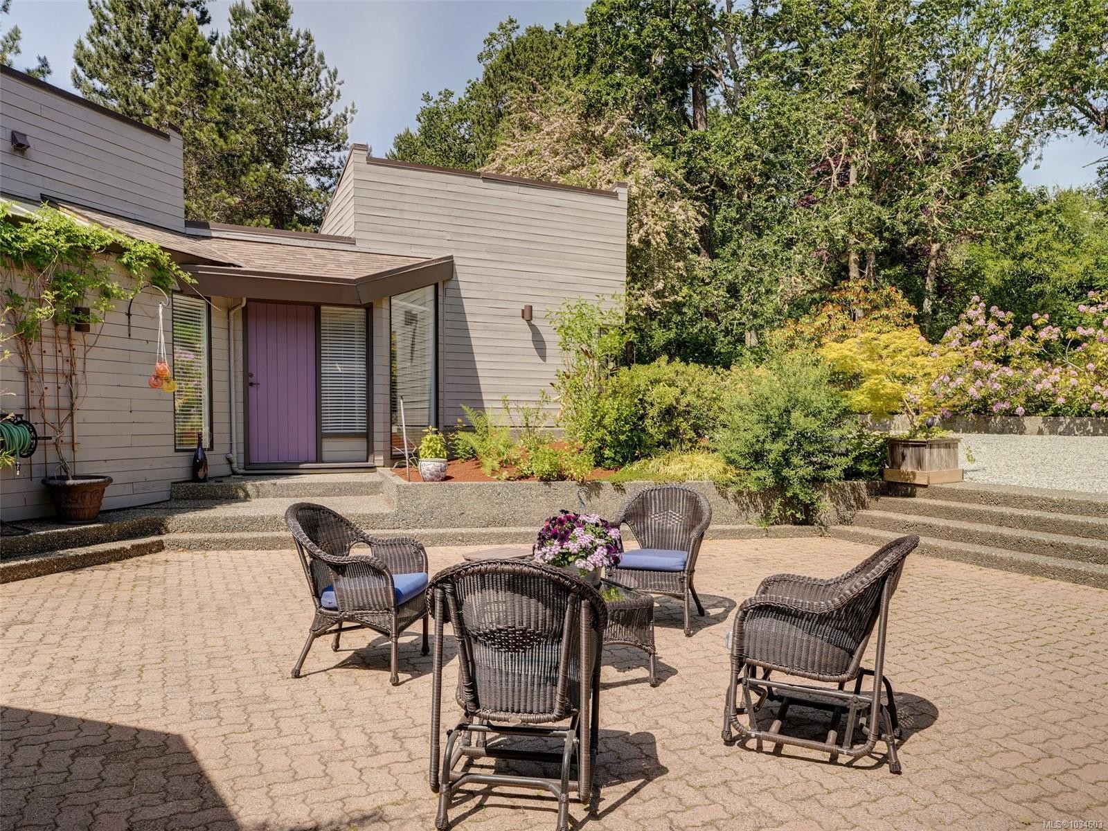 596 Towner Rd, North Saanich, BC