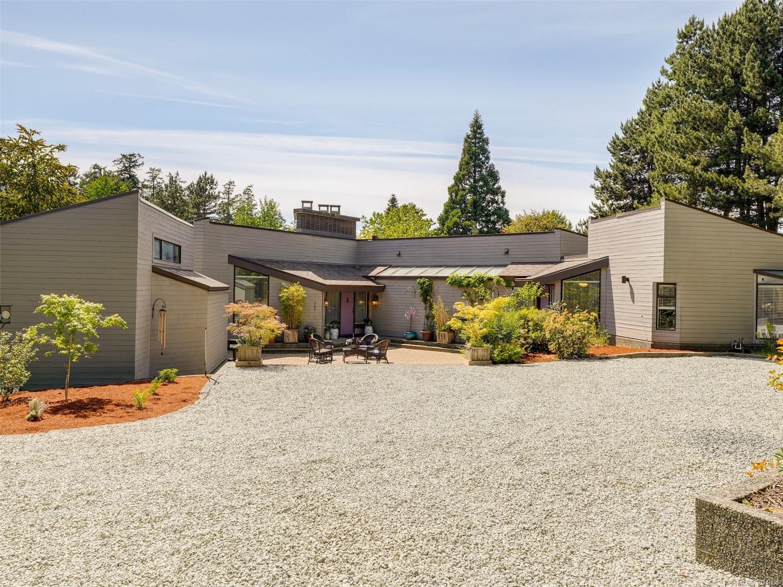 596 Towner Rd, North Saanich, BC
