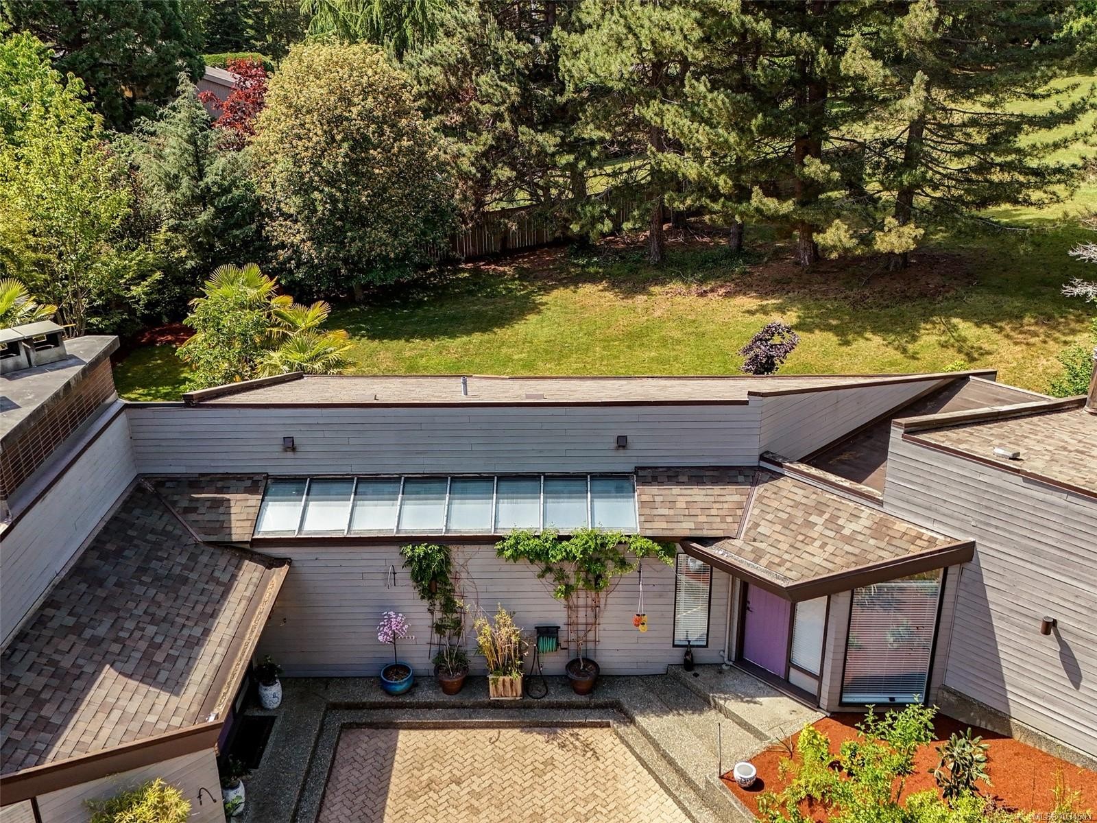 596 Towner Rd, North Saanich, BC