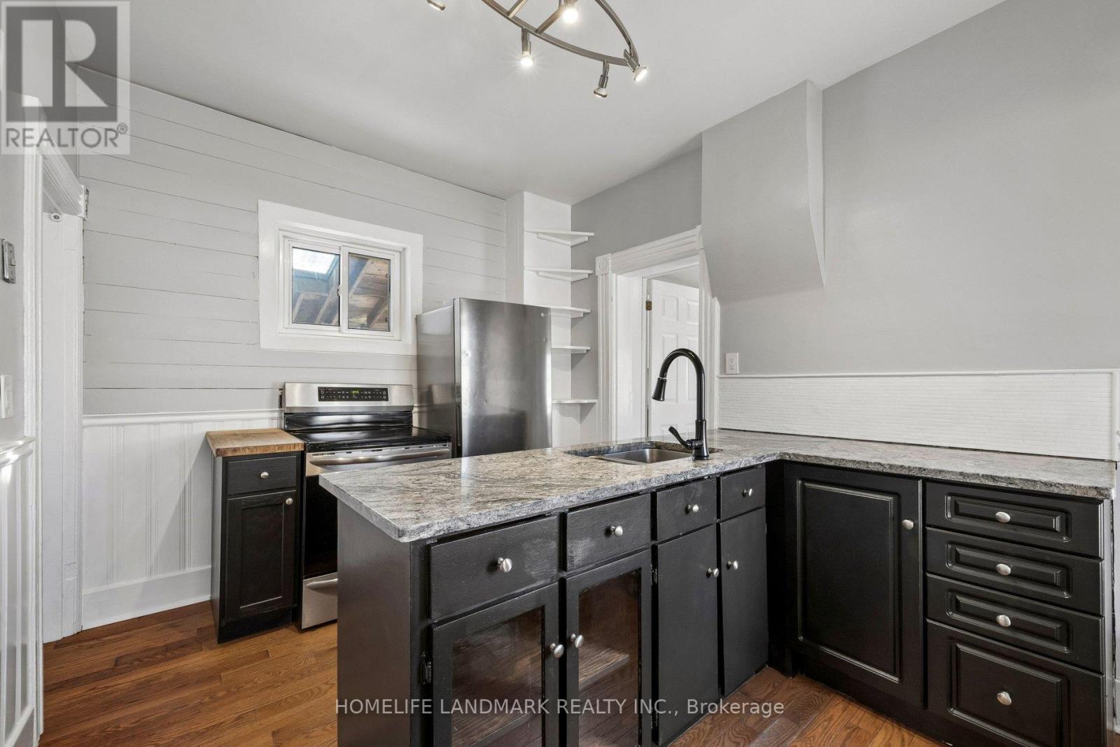 457 Bolivar Street, Peterborough, ON - Indoor Photo Showing Kitchen
