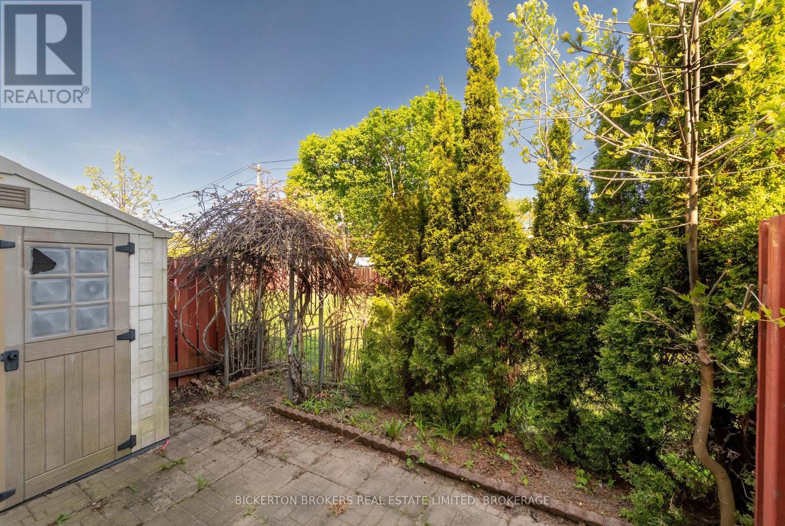 11 - 316 Forsyth Street, Gananoque, ON - Outdoor