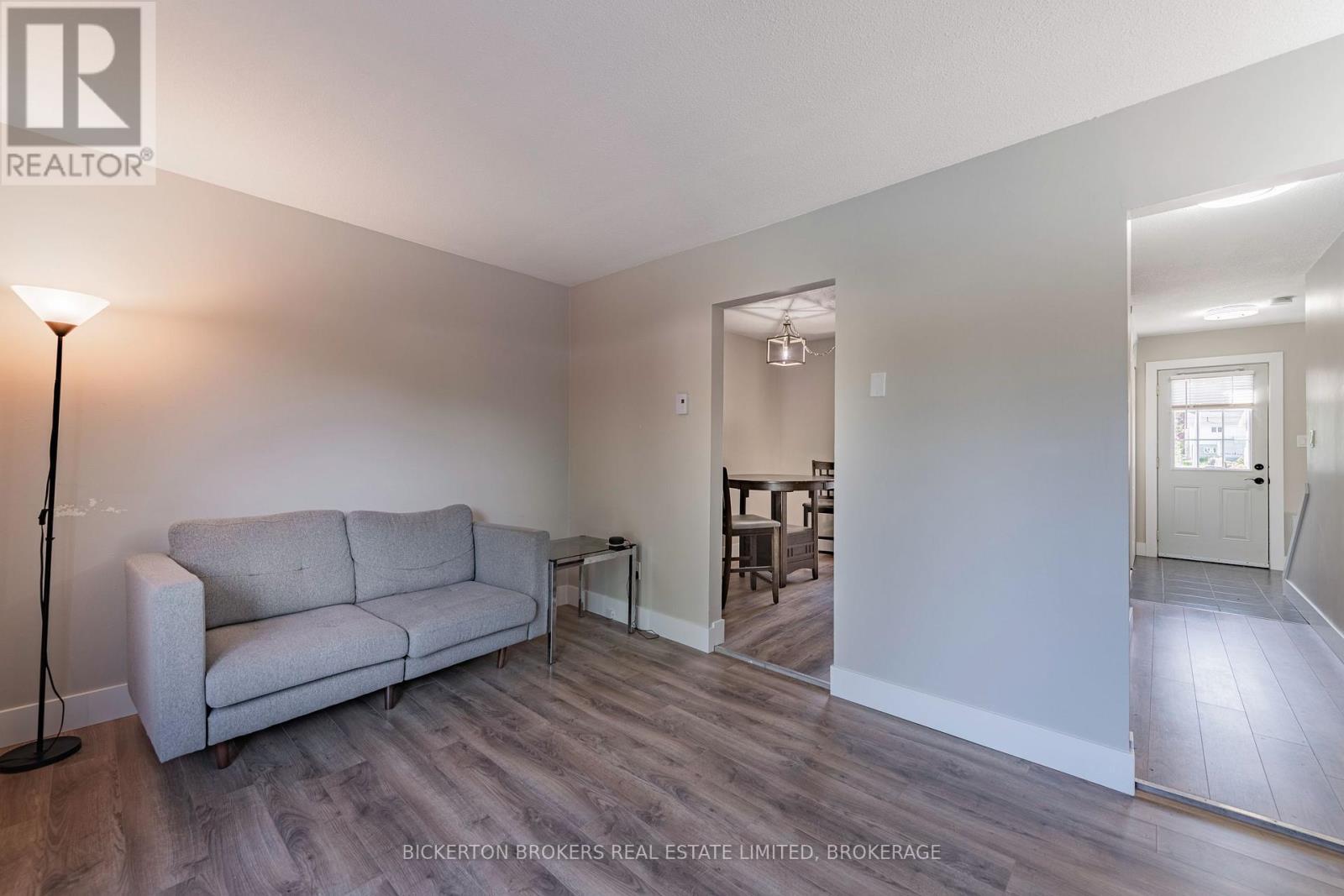 11 - 316 Forsyth Street, Gananoque, ON - Indoor Photo Showing Living Room