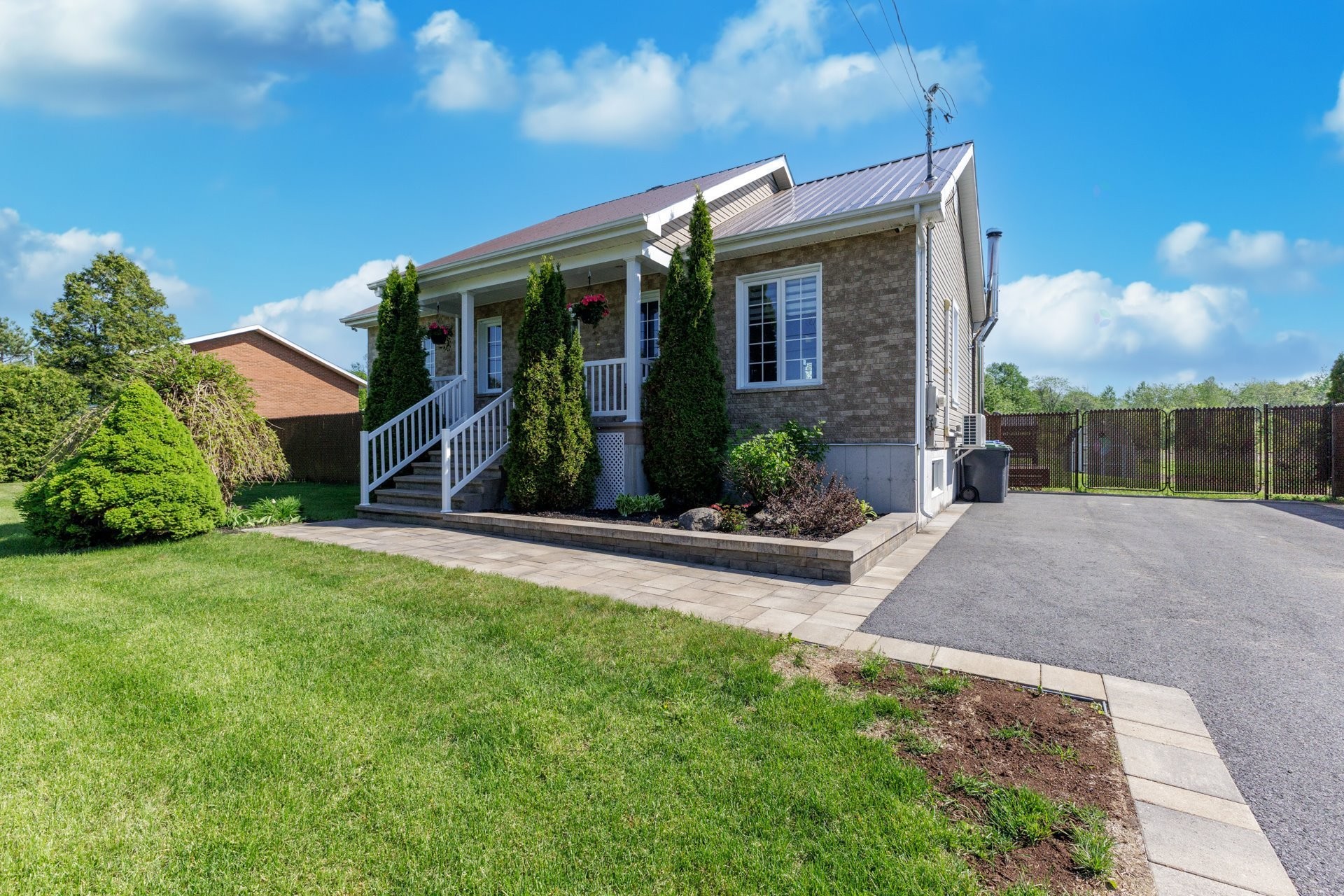 Front of Structure - 2895 Rue Ste-Anne, Sainte-Justine-De-Newton, QC - Outdoor