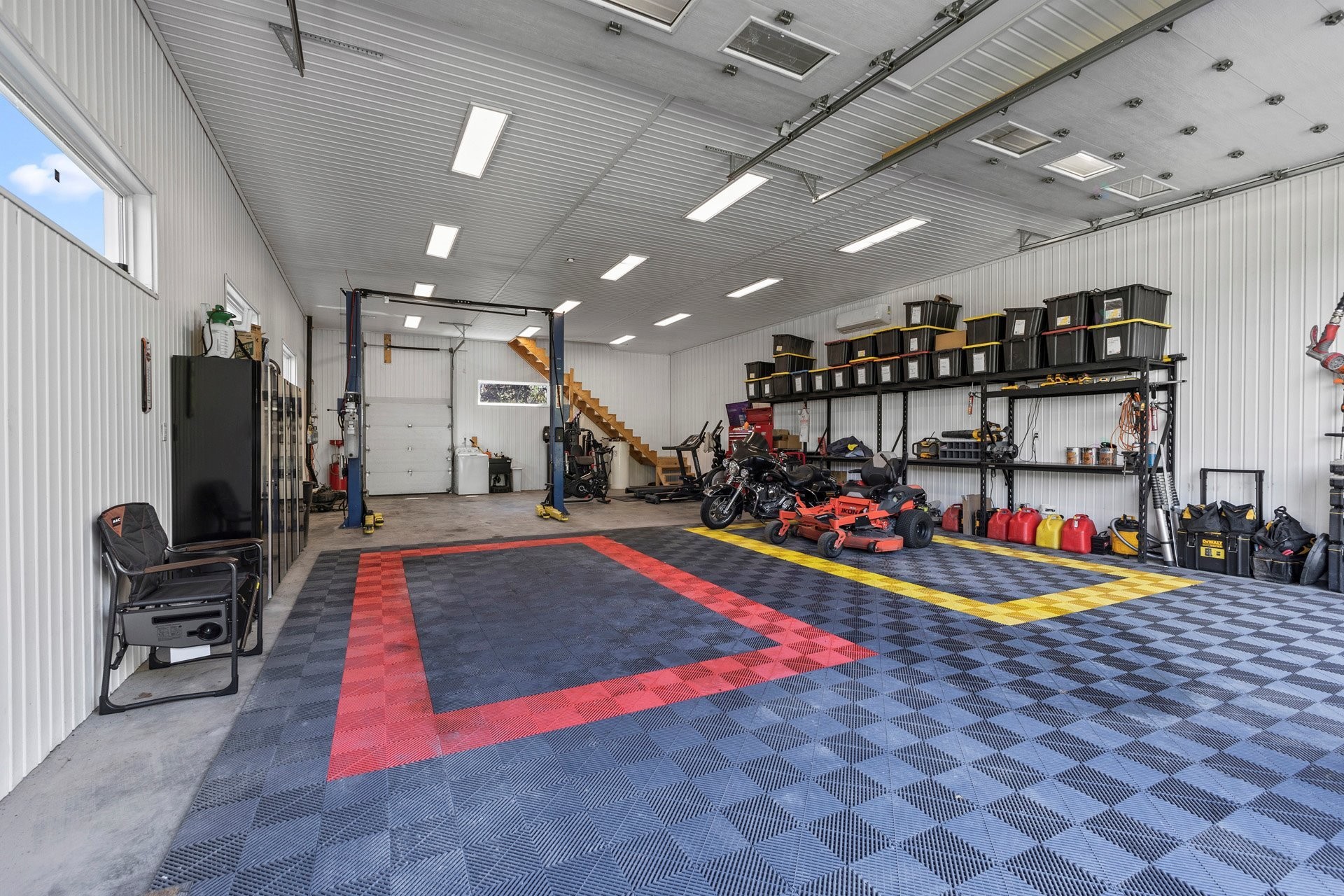 Garage - 2895 Rue Ste-Anne, Sainte-Justine-De-Newton, QC - Indoor Photo Showing Other Room