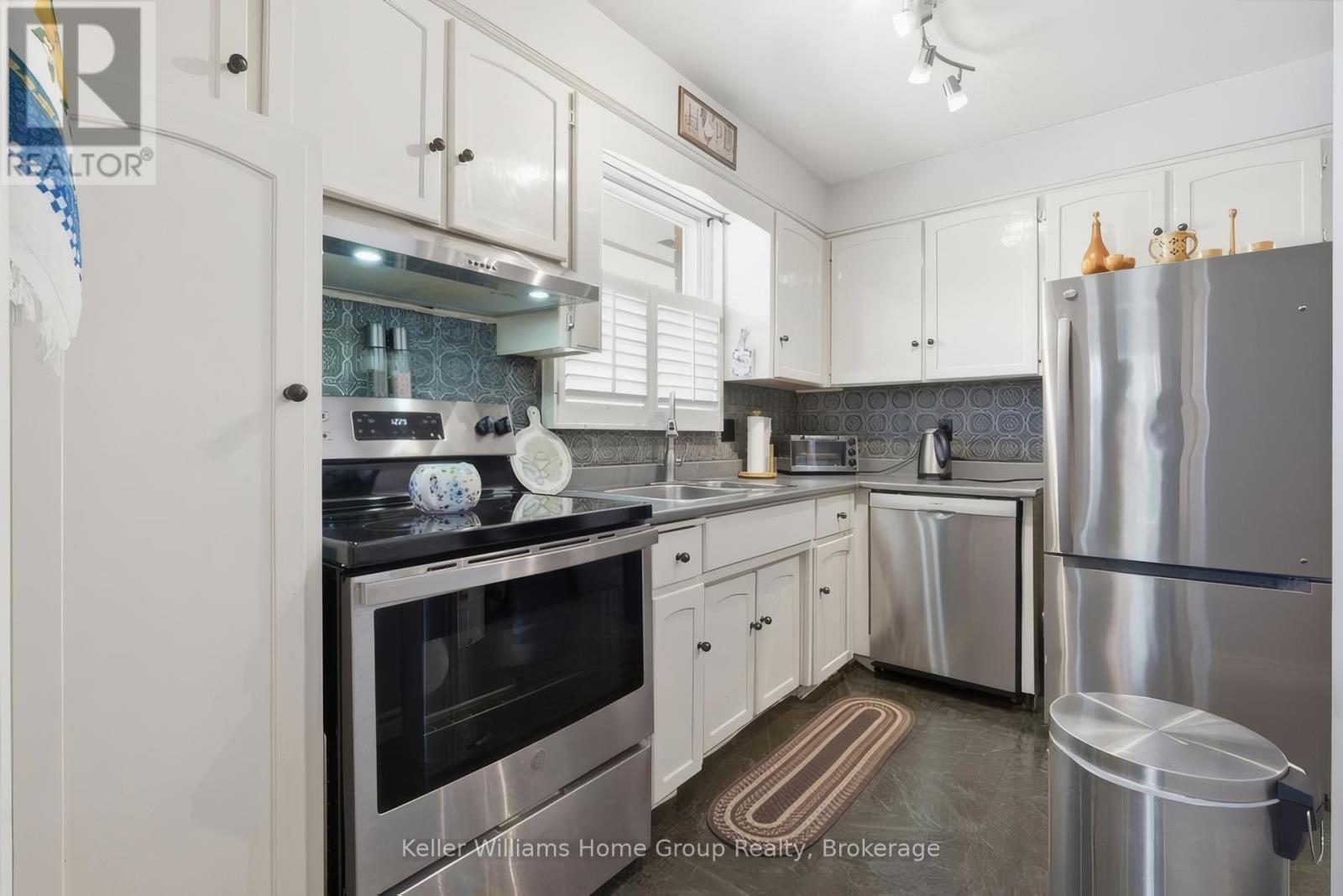 267 Bakersfield Drive, Cambridge, ON - Indoor Photo Showing Kitchen
