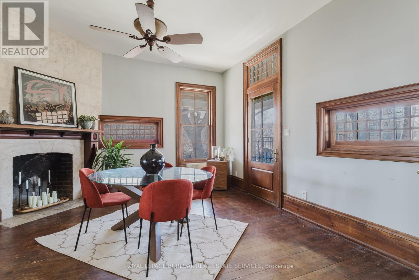 957 Beach Boulevard, Hamilton, ON - Indoor With Fireplace