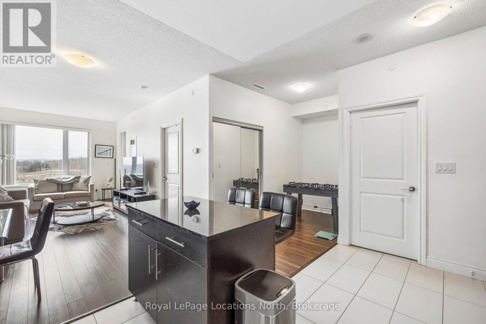810 - 277 South Park Road, Markham (Commerce Valley), ON - Indoor