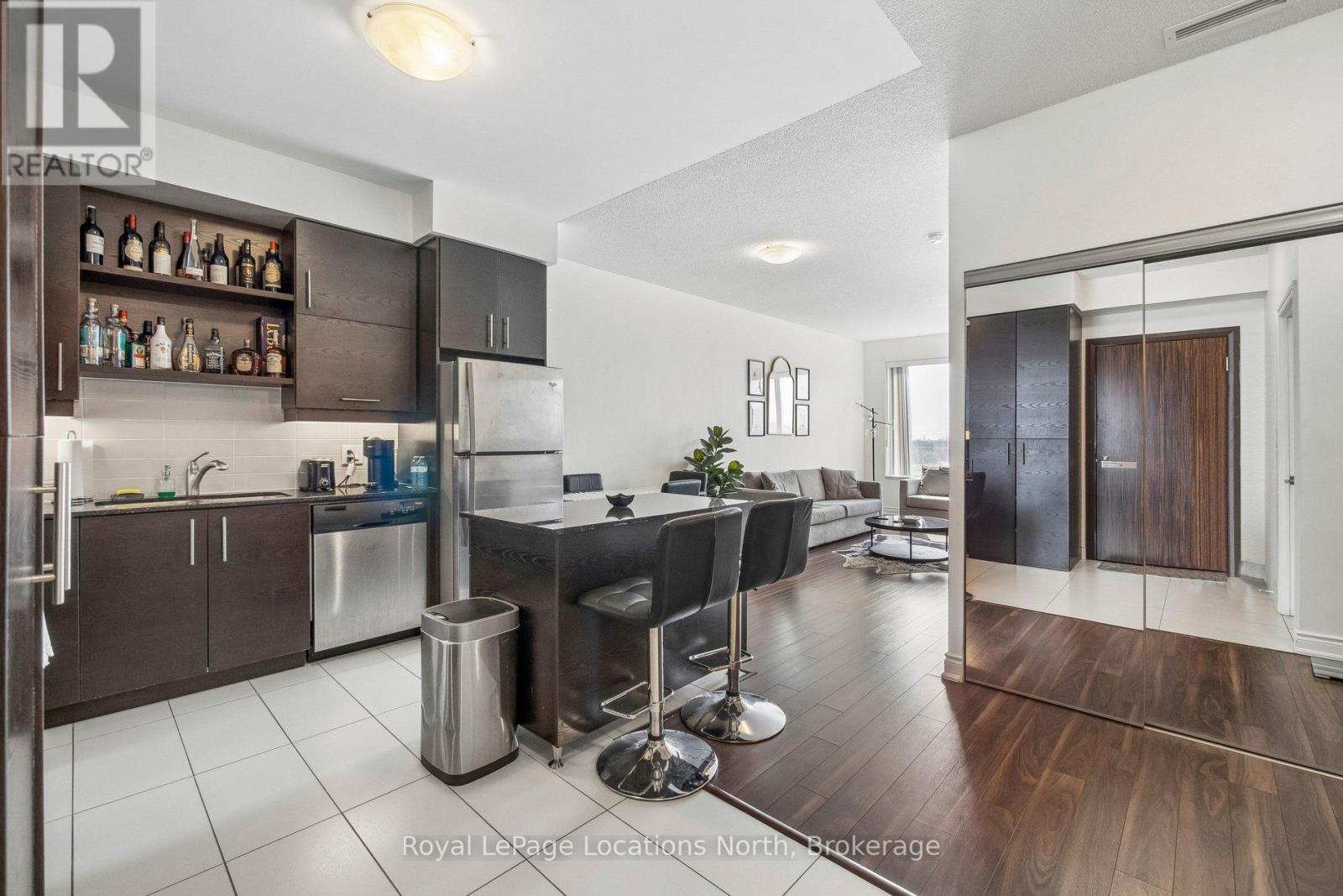 810 - 277 South Park Road, Markham (Commerce Valley), ON - Indoor Photo Showing Kitchen