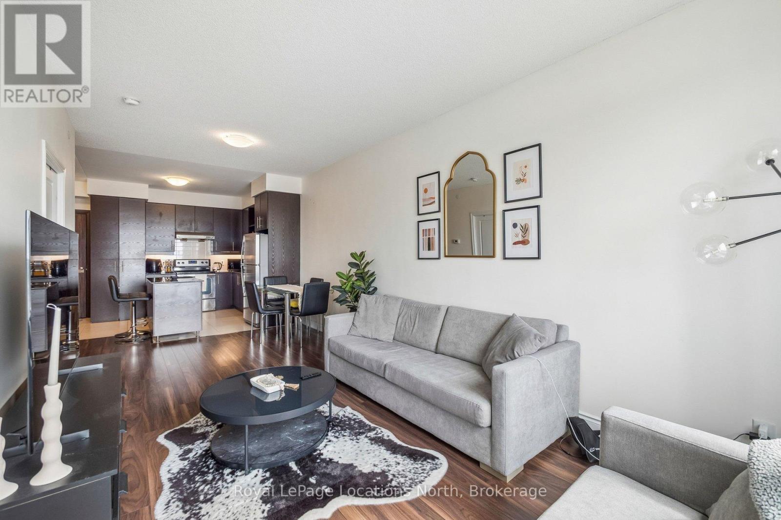 810 - 277 South Park Road, Markham (Commerce Valley), ON - Indoor Photo Showing Living Room