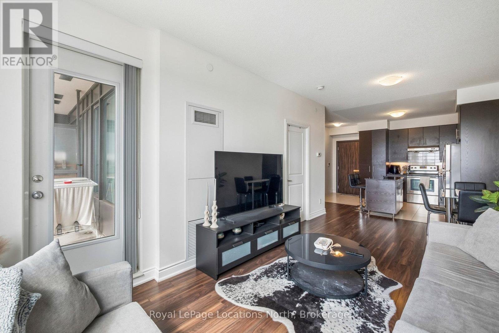 810 - 277 South Park Road, Markham (Commerce Valley), ON - Indoor Photo Showing Living Room