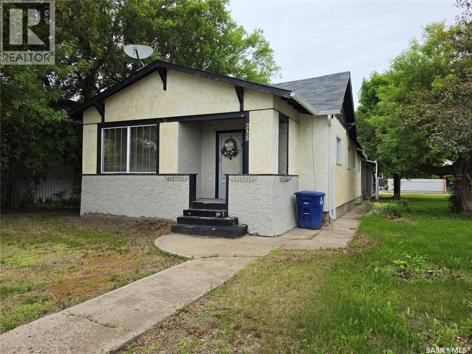 235 2Nd Avenue E, Unity, SK
