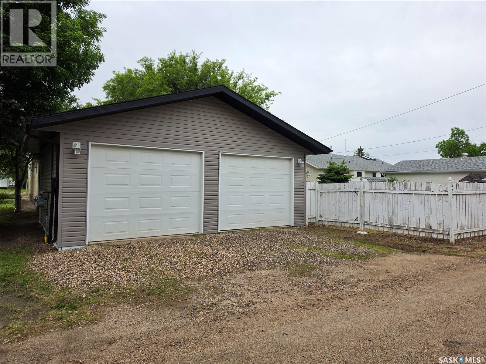 235 2Nd Avenue E, Unity, SK