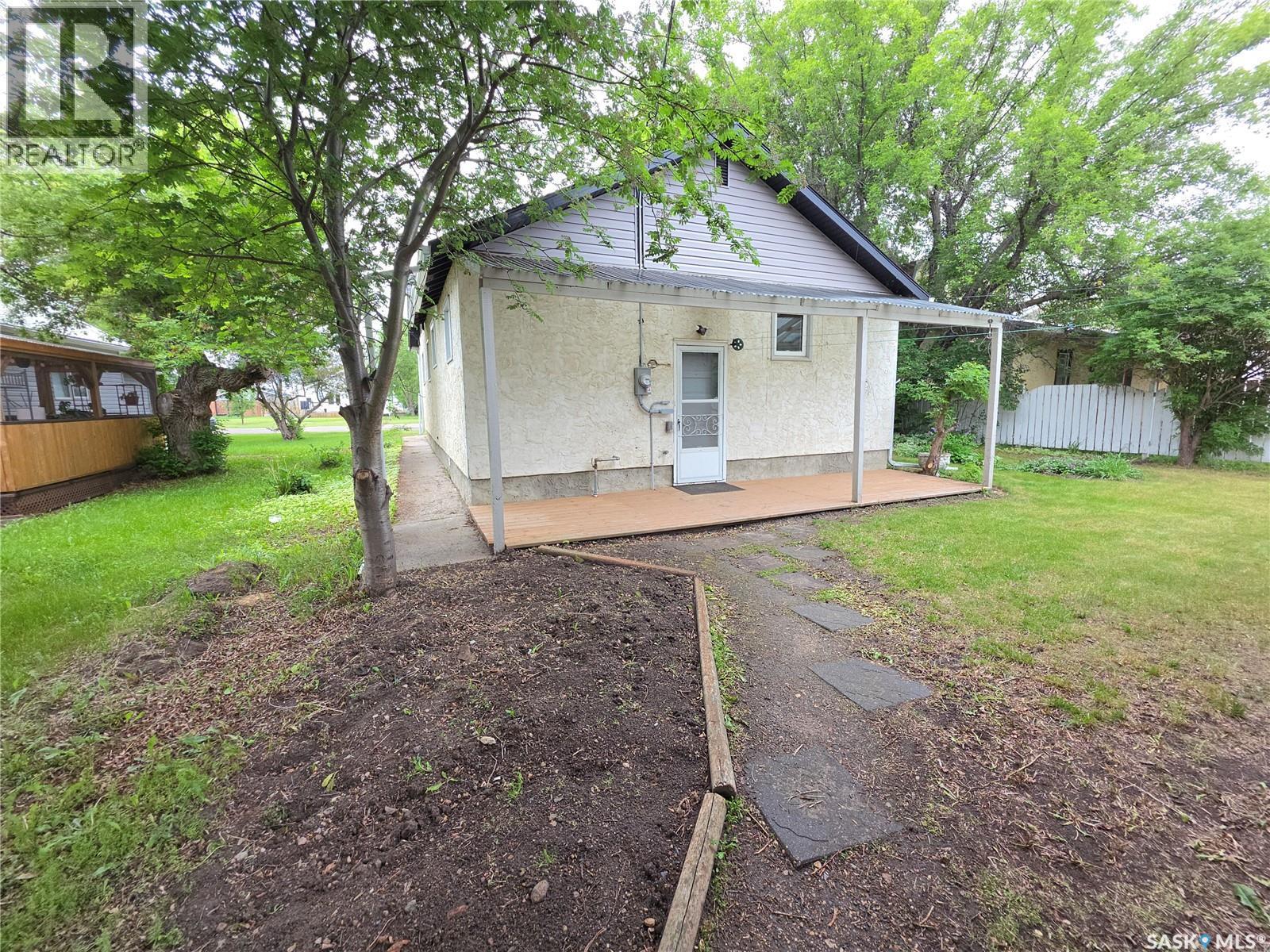 235 2Nd Avenue E, Unity, SK