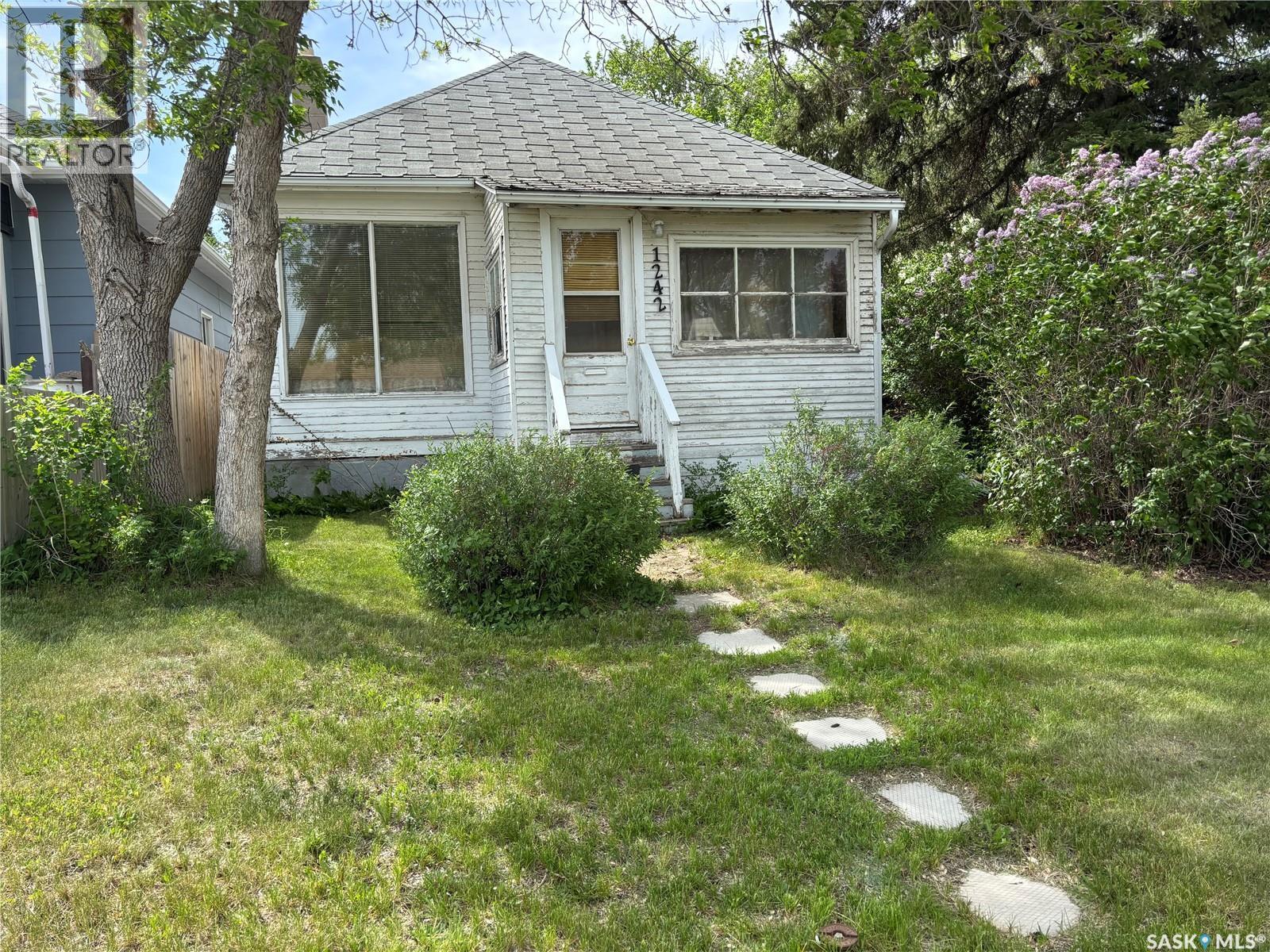 1242 Wolfe Avenue, Moose Jaw, SK - Outdoor