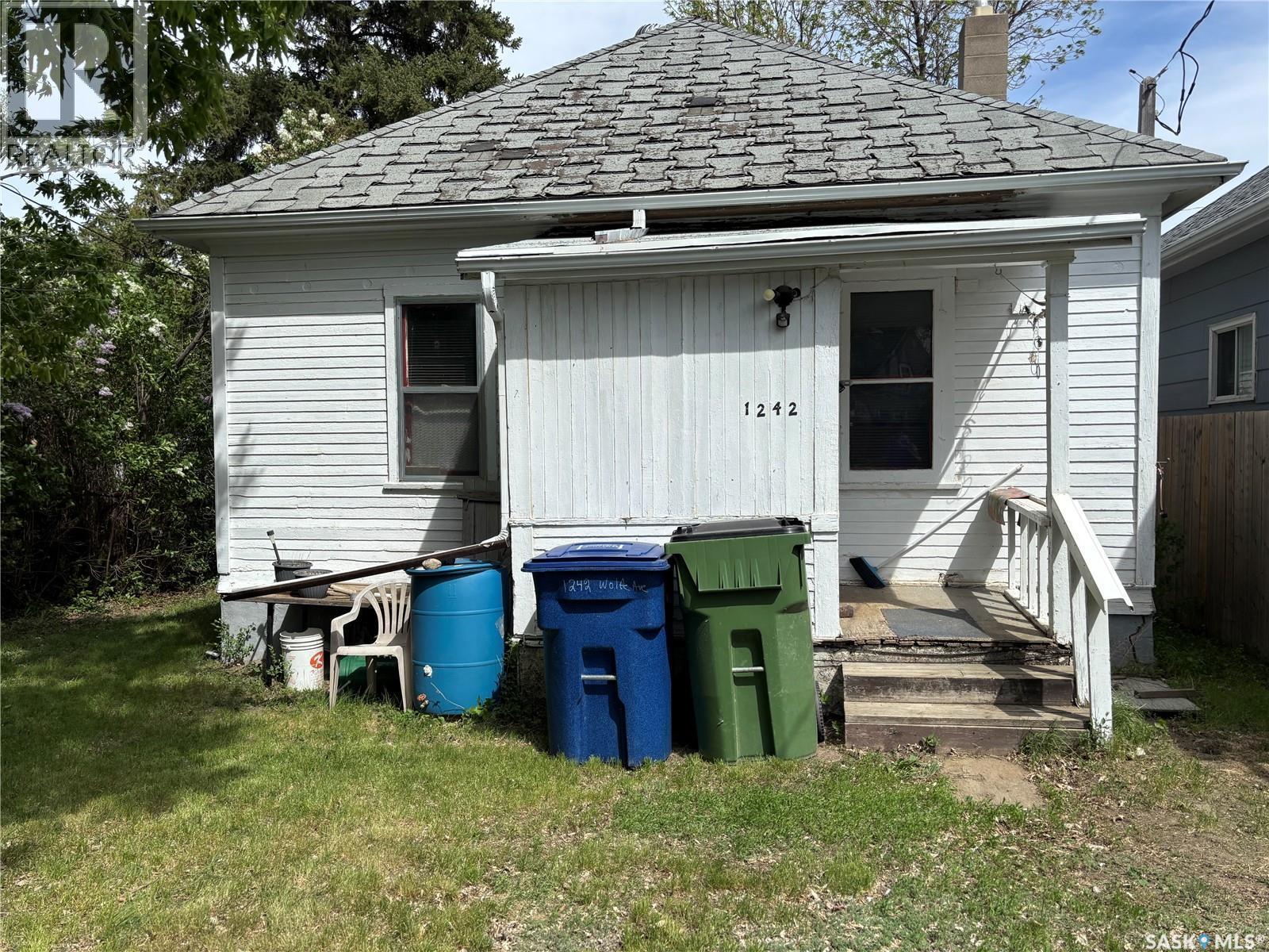 1242 Wolfe Avenue, Moose Jaw, SK - Outdoor