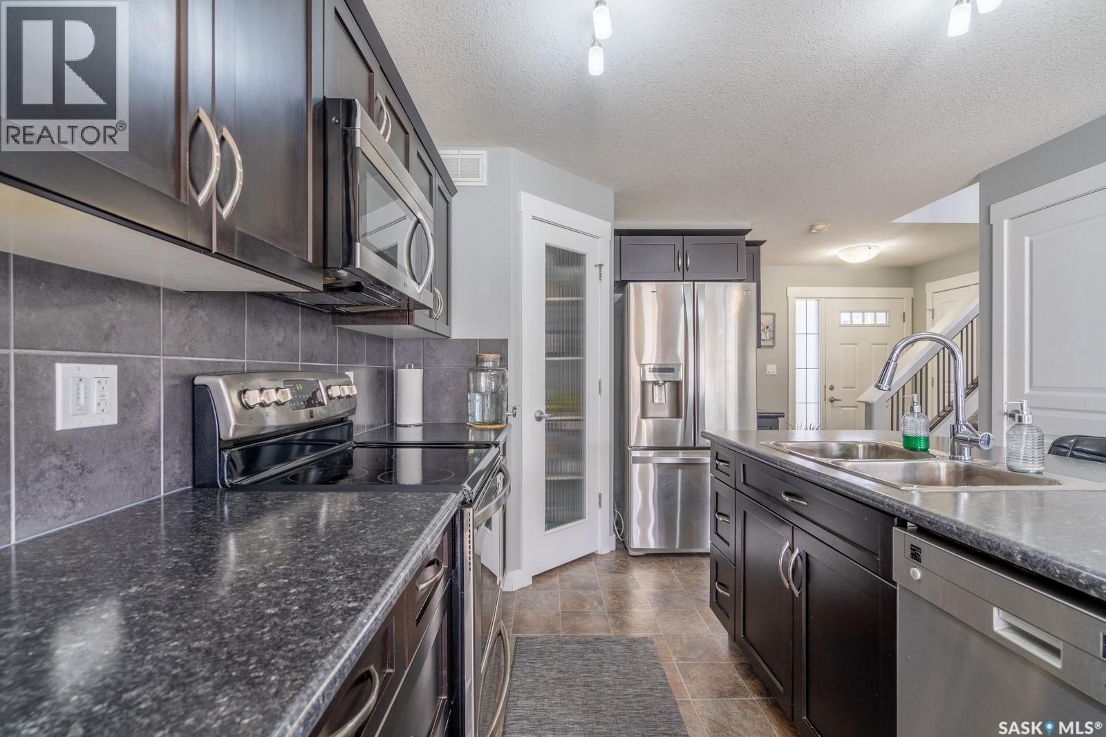4510 Green Poplar Lane E, Regina, SK - Indoor Photo Showing Kitchen With Stainless Steel Kitchen With Double Sink With Upgraded Kitchen