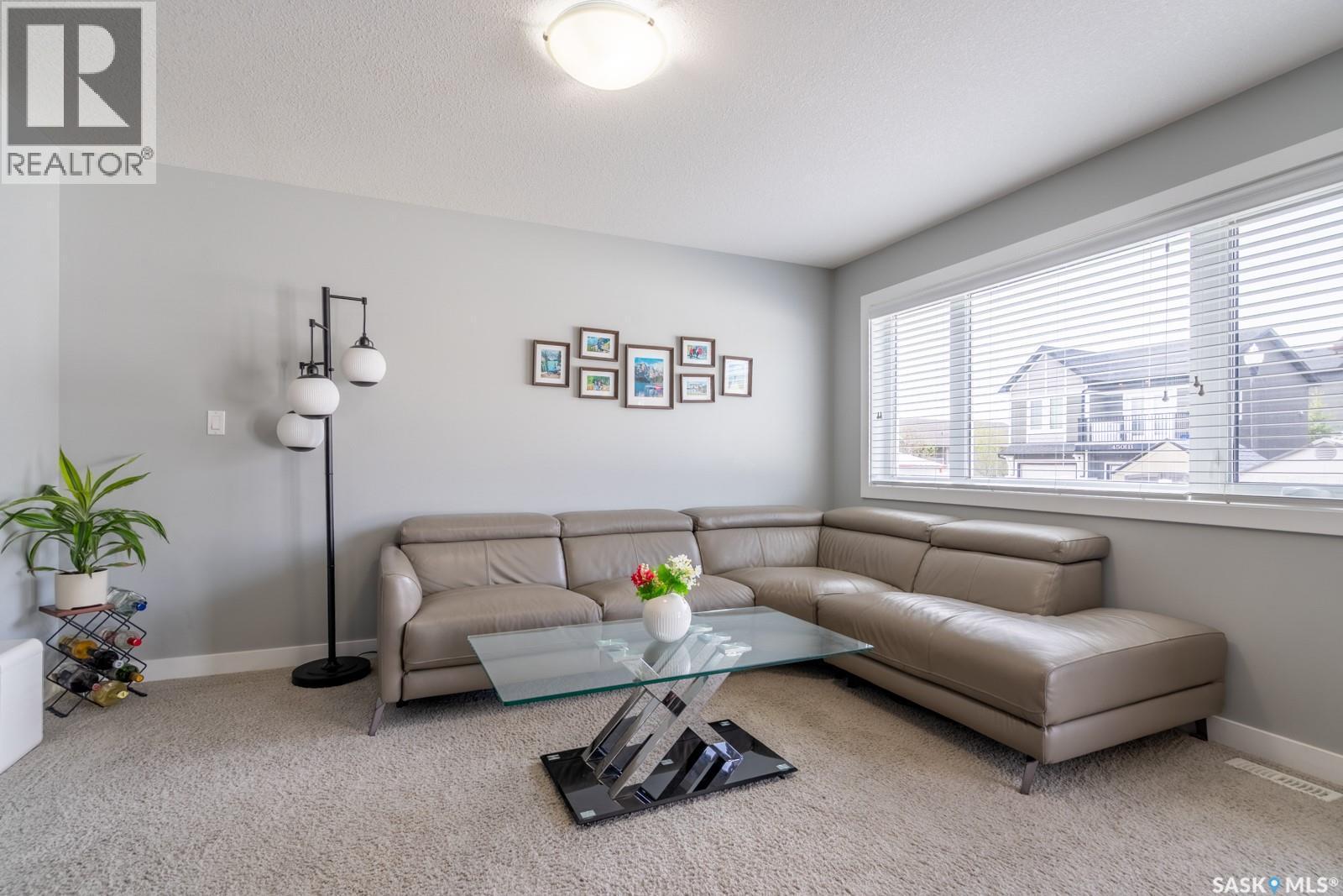 4510 Green Poplar Lane E, Regina, SK - Indoor Photo Showing Living Room