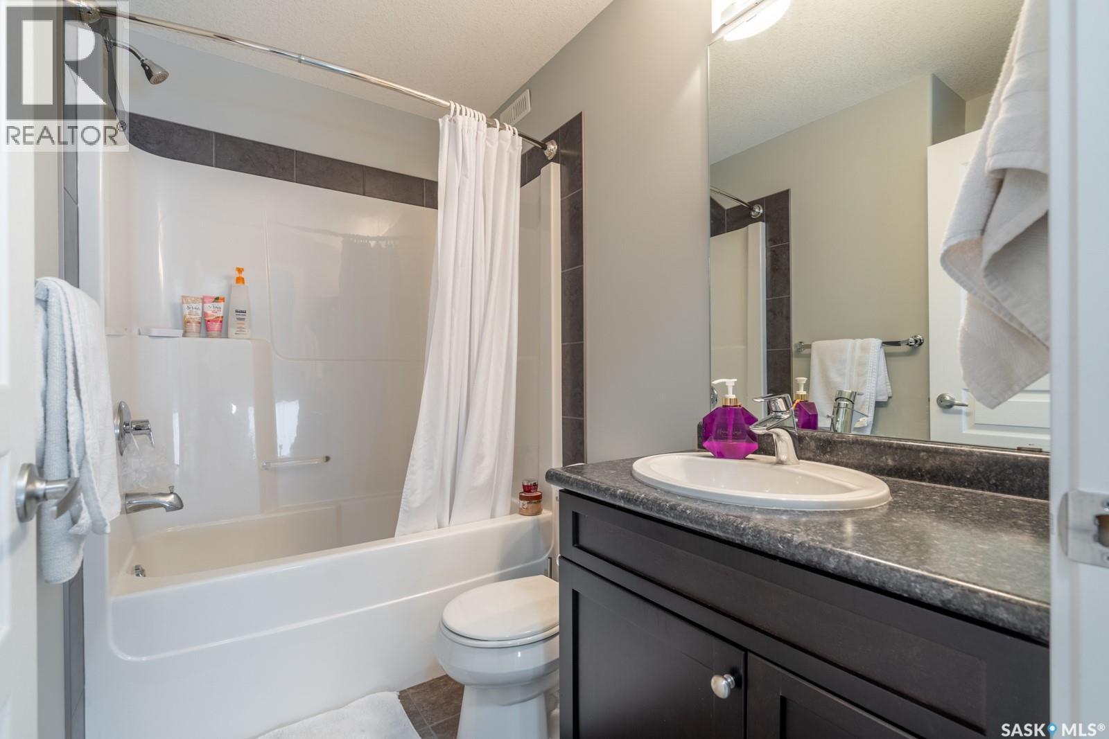 4510 Green Poplar Lane E, Regina, SK - Indoor Photo Showing Bathroom