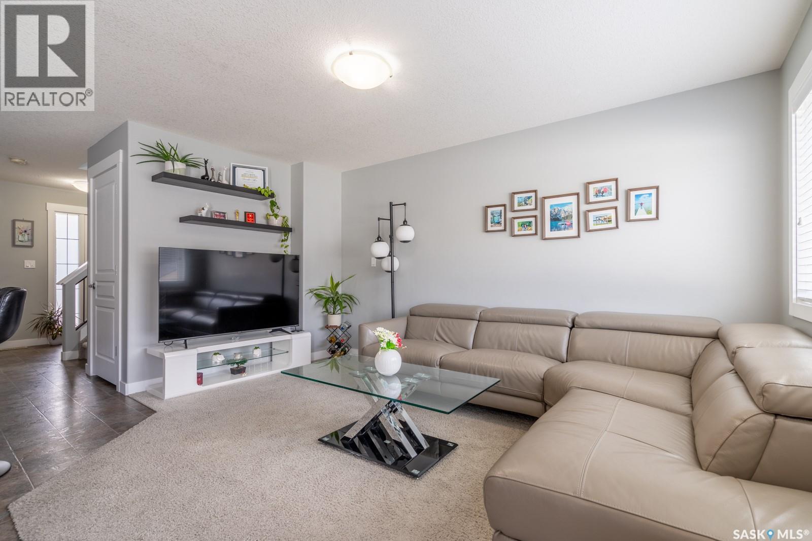 4510 Green Poplar Lane E, Regina, SK - Indoor Photo Showing Living Room