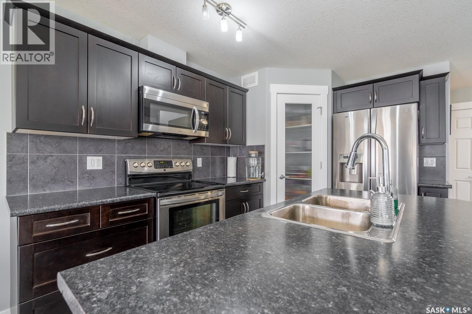 4510 Green Poplar Lane E, Regina, SK - Indoor Photo Showing Kitchen With Stainless Steel Kitchen With Double Sink With Upgraded Kitchen