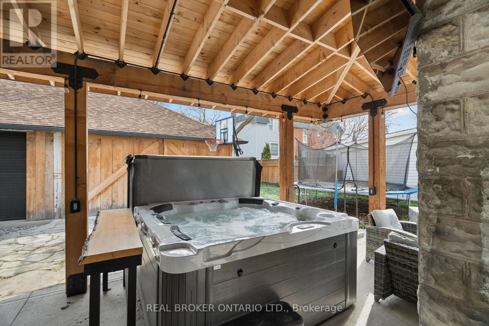 855 Hamilton Street, Cambridge, ON - Indoor