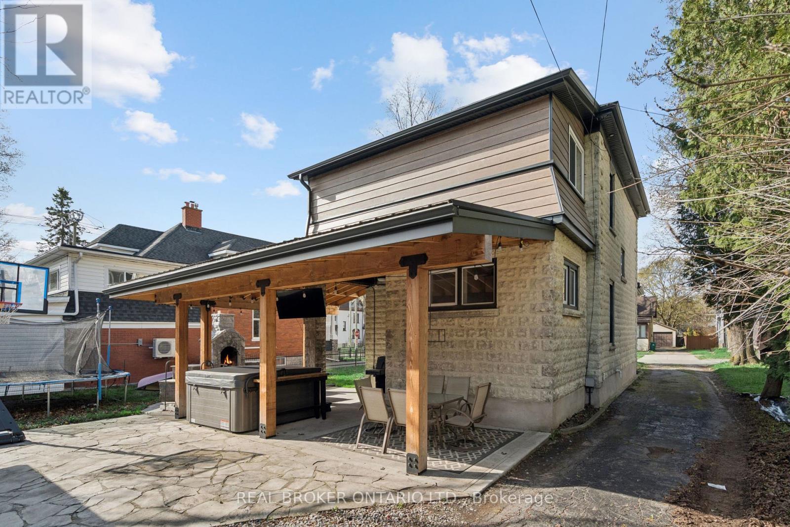 855 Hamilton Street, Cambridge, ON - Outdoor