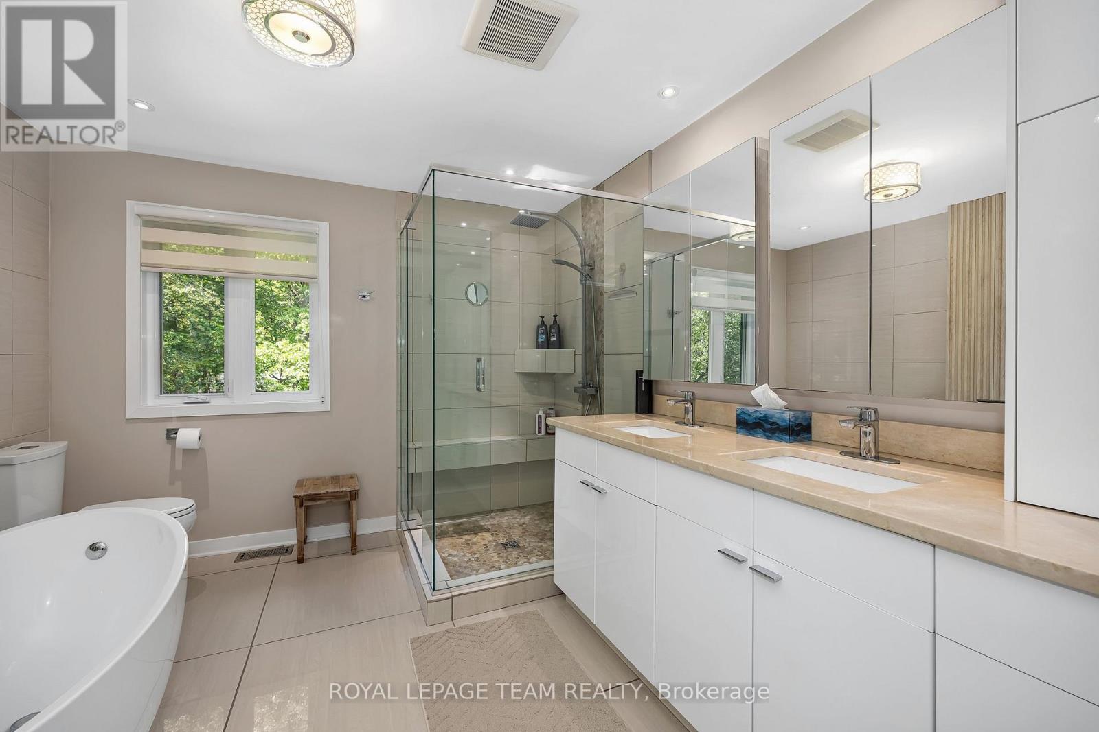 2 Fairhaven Way, Ottawa, ON - Indoor Photo Showing Bathroom