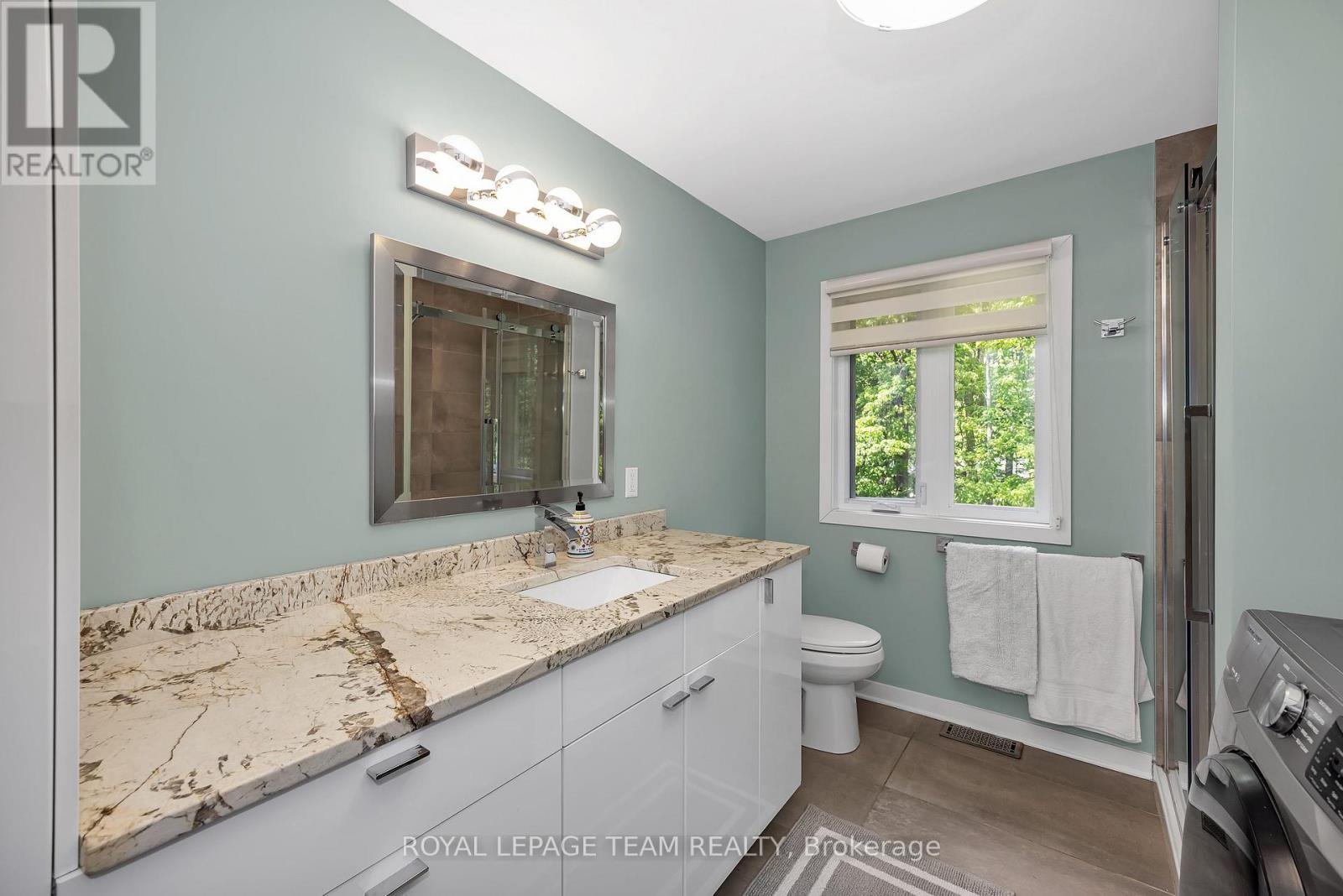 2 Fairhaven Way, Ottawa, ON - Indoor Photo Showing Bathroom