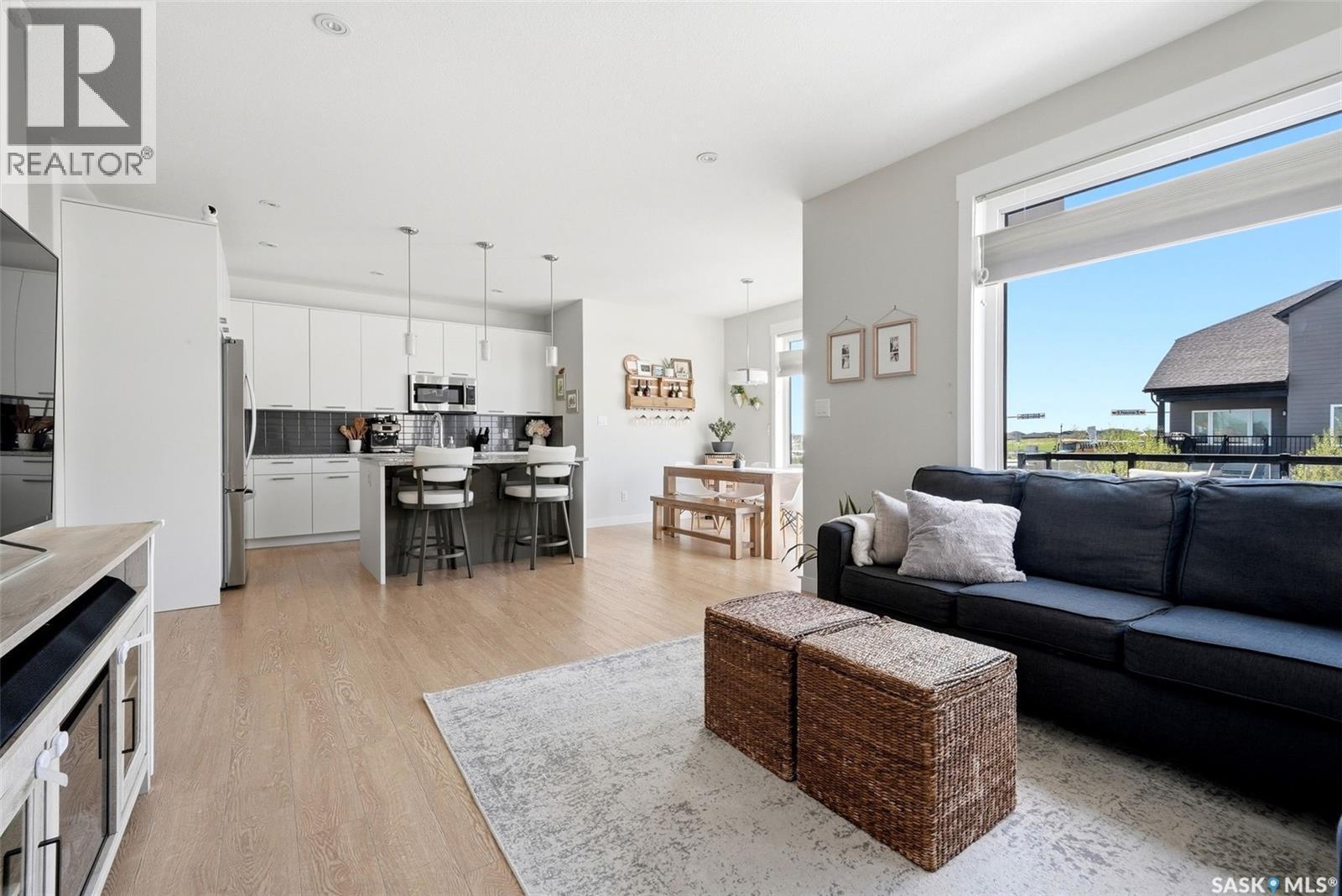 4929 Green Brooks Way E, Regina, SK - Indoor Photo Showing Living Room